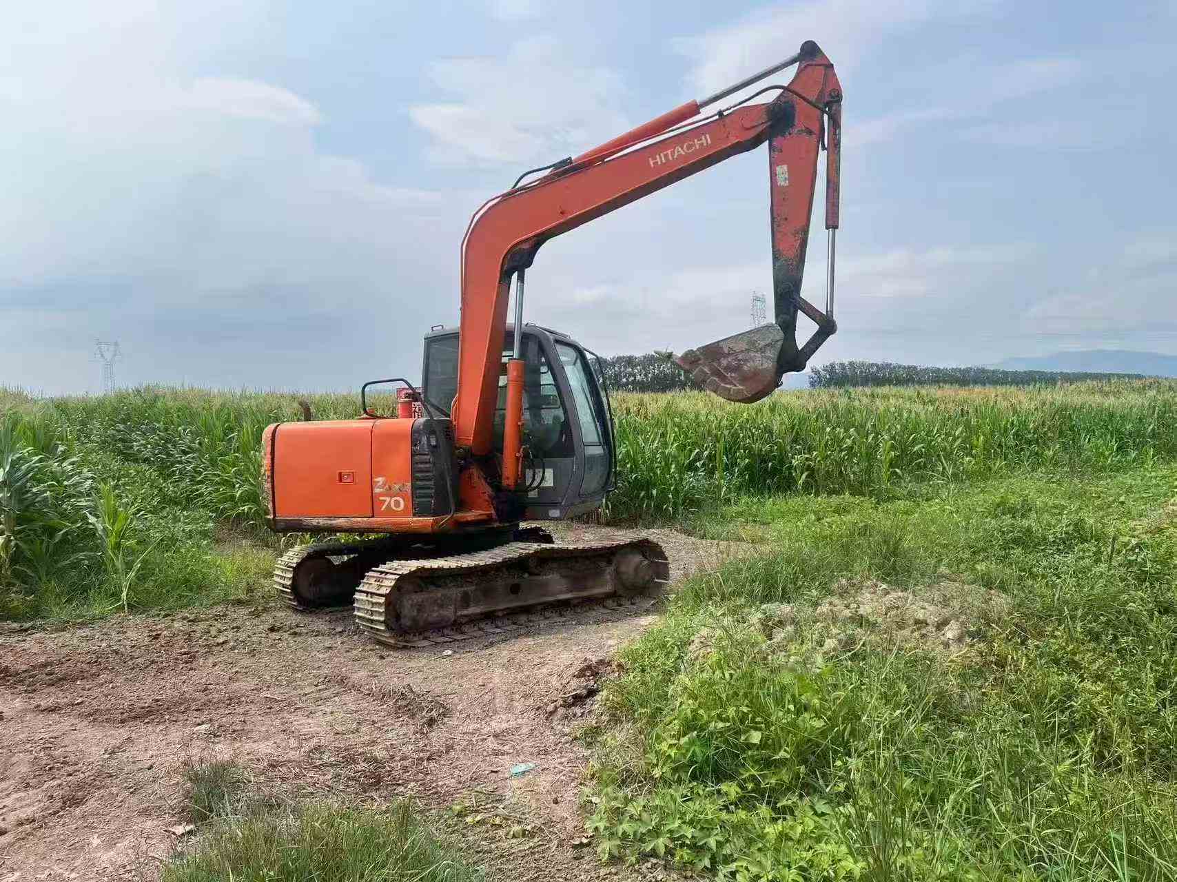 شراء حفارة Hitachi ZX70-6 مستعملة / 3