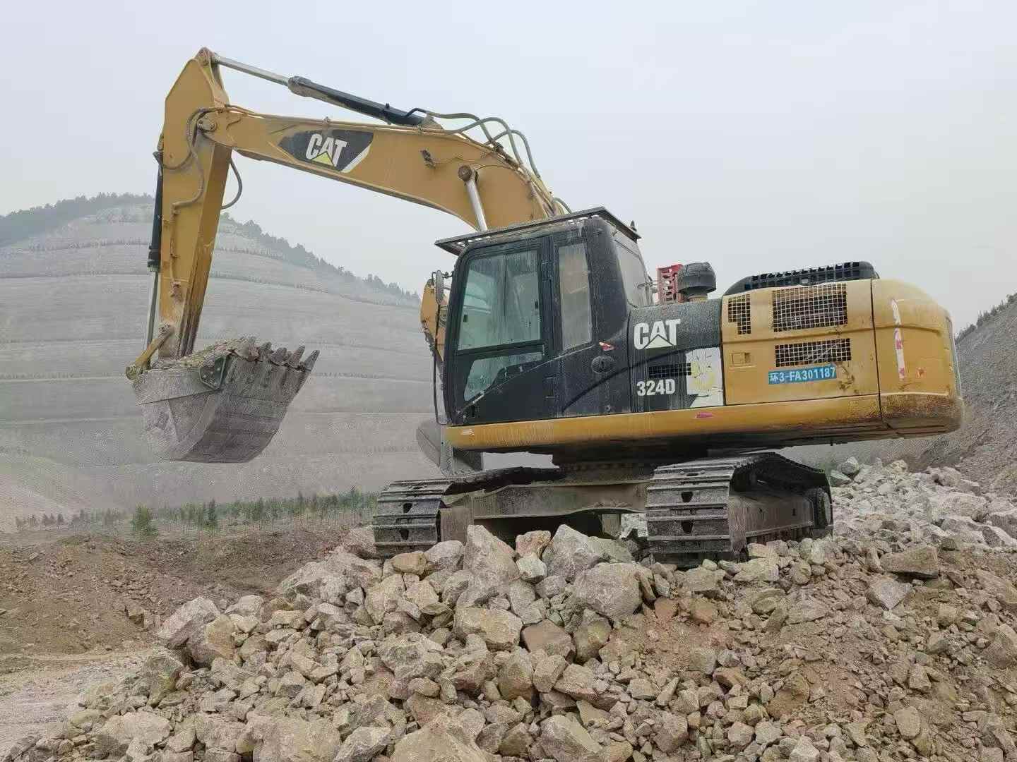 شراء حفارة Caterpillar 324D مستعملة / 2