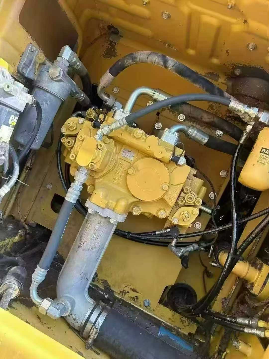 Compre Escavadeira Caterpillar 320E Usada / 6