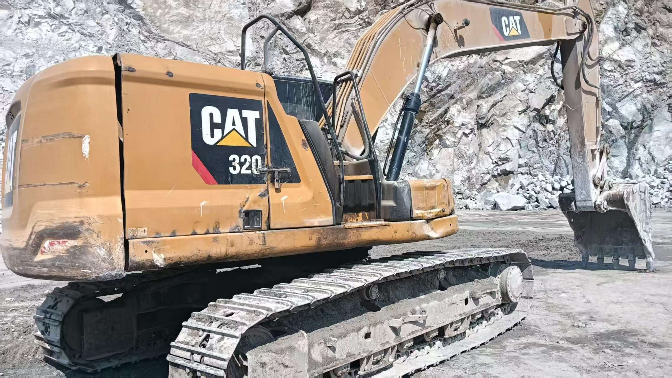 Buy Caterpillar 320A Used Excavator / 2 Buy Caterpillar 320A Used Excavator / 2