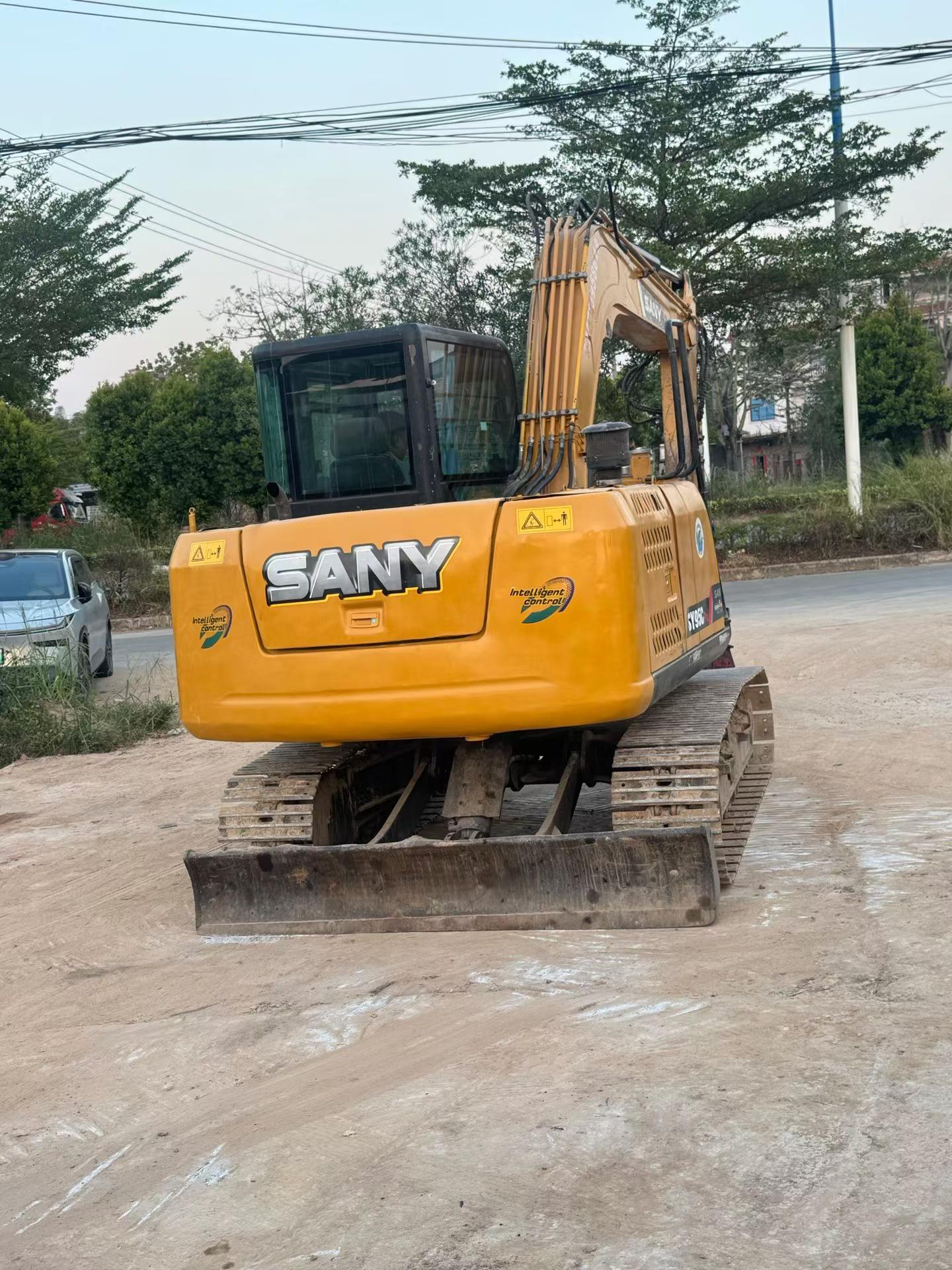 Compre Escavadeira Sany SY85 Usada / 7
