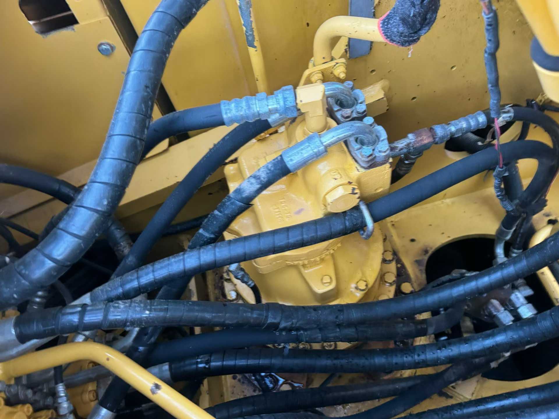 Compre Excavadora Komatsu PC220-8 Usada / 2