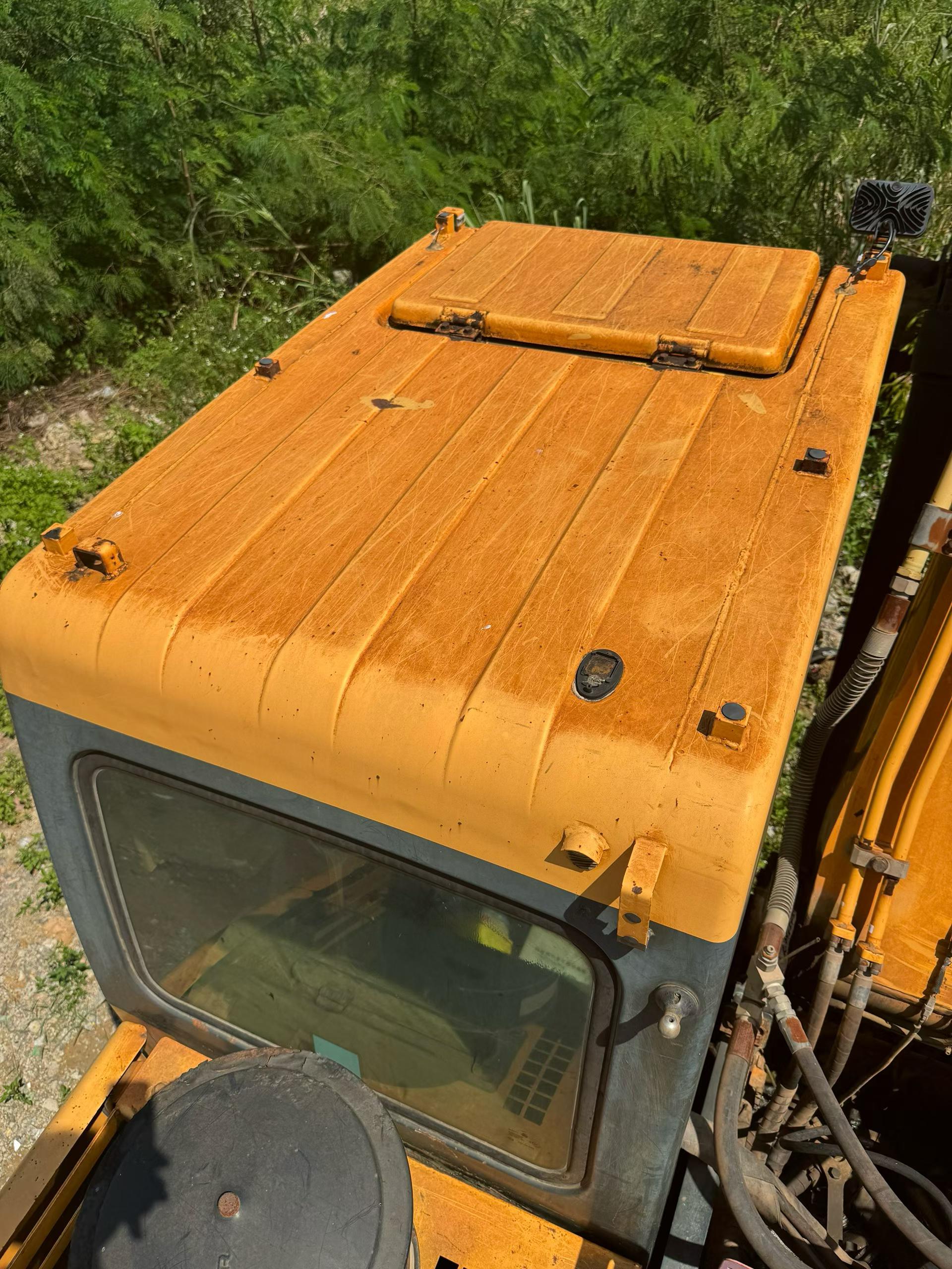 شراء حفارة Hyundai R215-7 مستعملة / 2