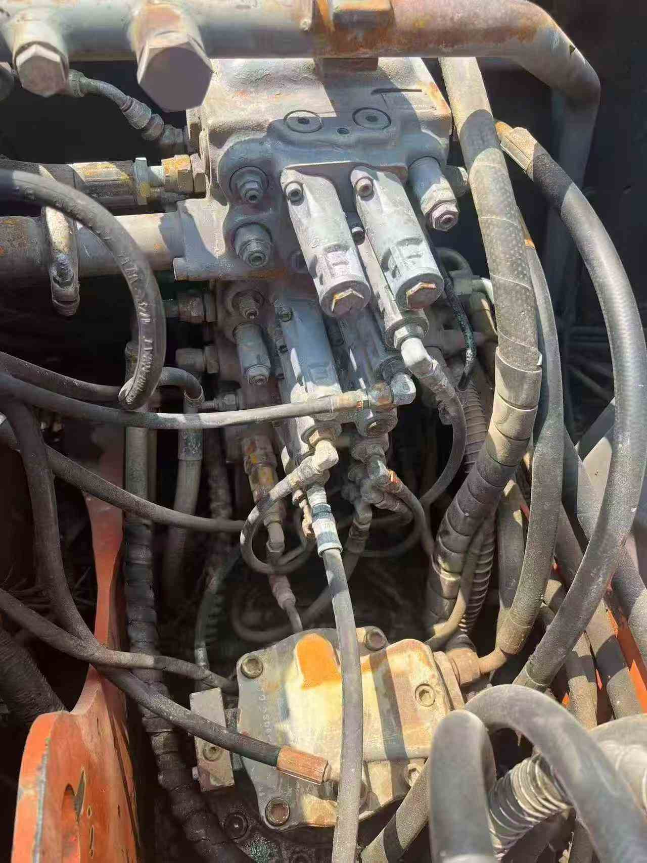 شراء حفارة Hitachi ZX70-6 مستعملة / 4
