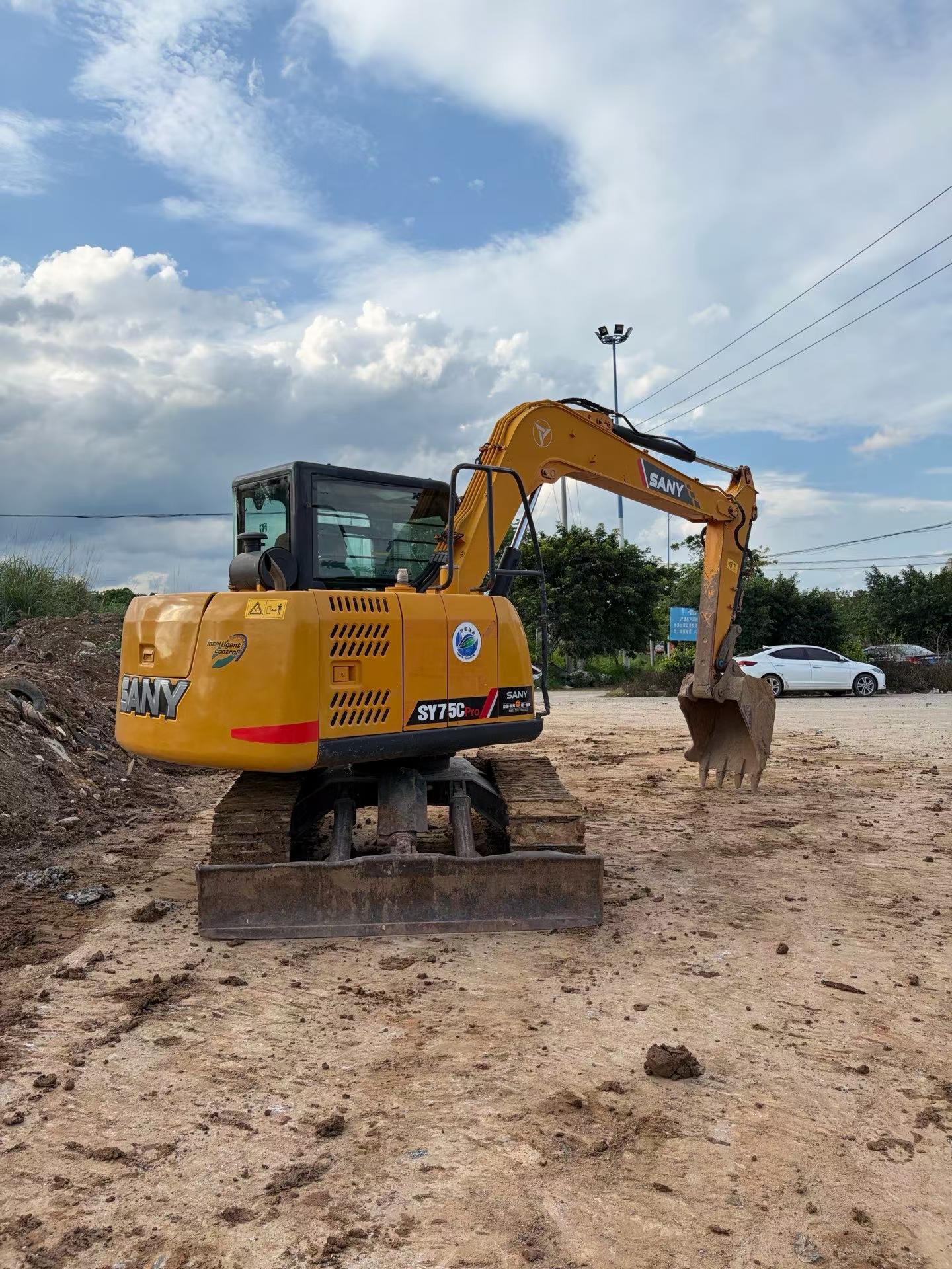 Buy Sany SY65C Used Excavator / 2