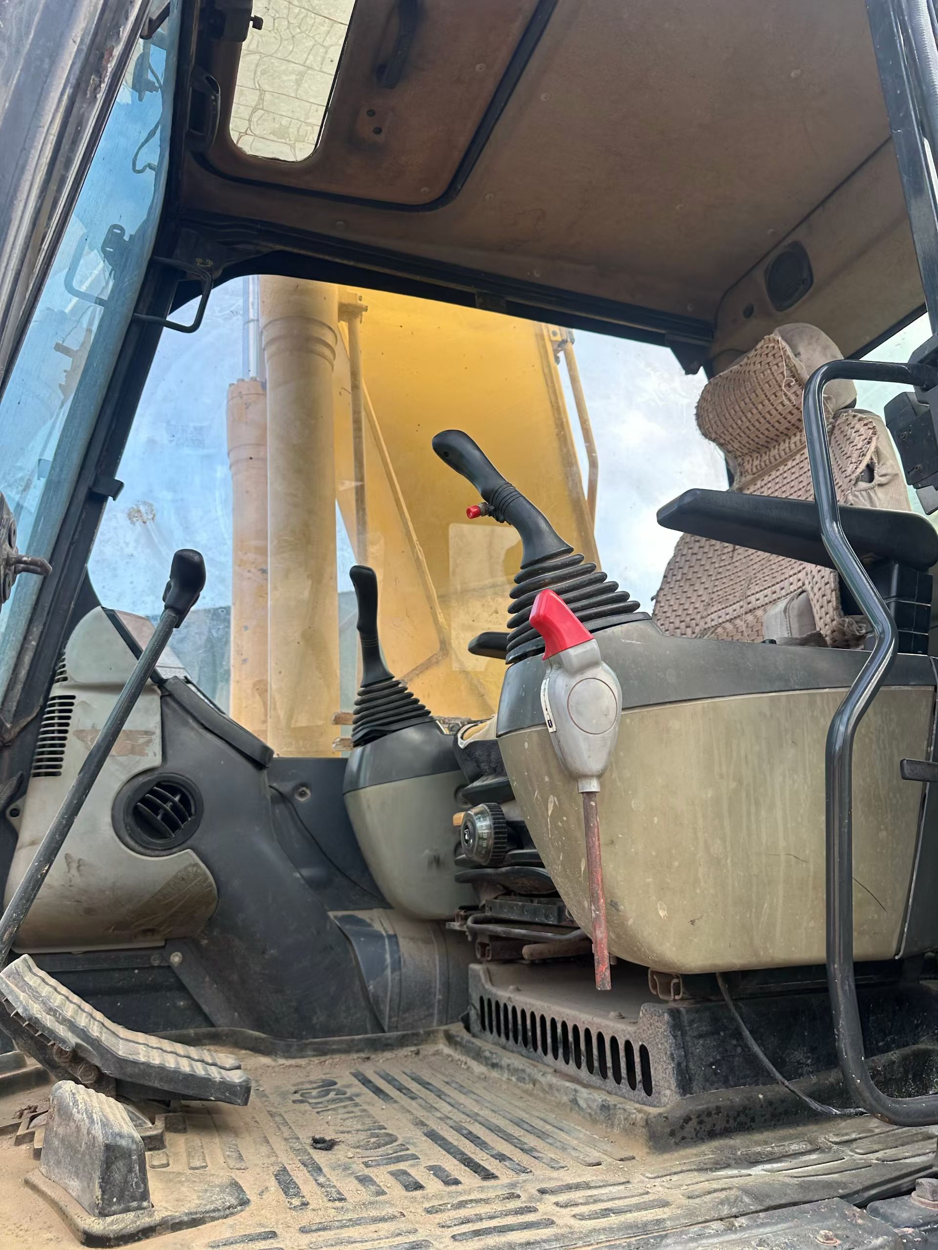 Купить Подержанный Экскаватор Komatsu HB205-1 / 4
