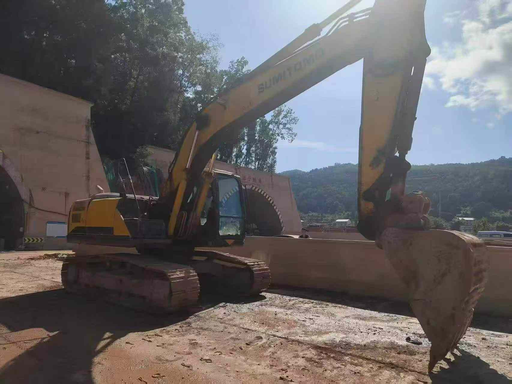 Buy Sumitomo SH210-5 Used Excavator / 2 Buy Sumitomo SH210-5 Used Excavator / 2