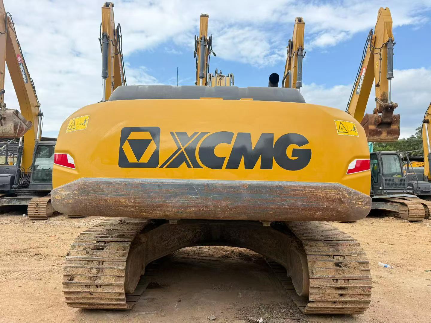 Compre Escavadeira XCMG XE225DK Usada / 8