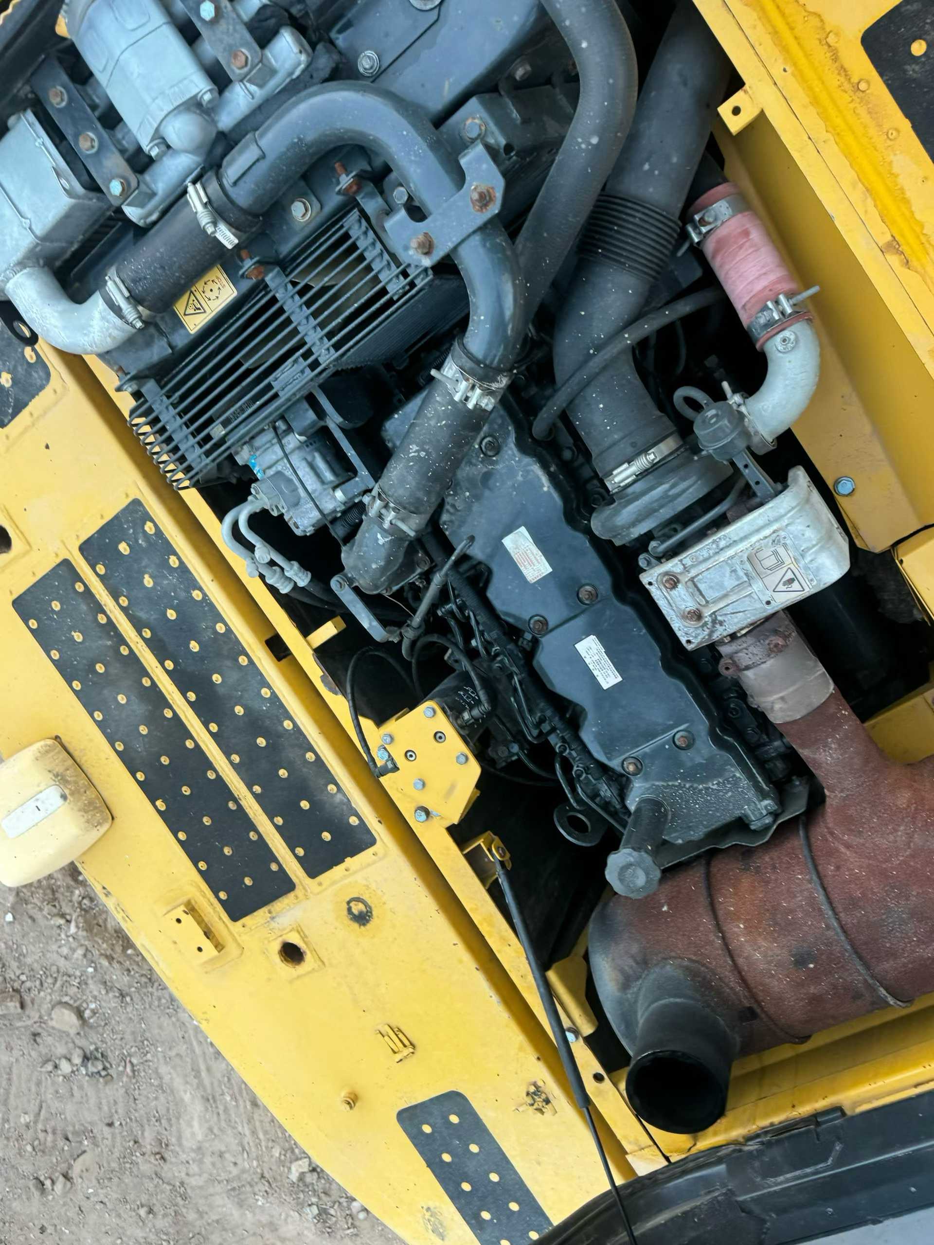 Compre Excavadora Komatsu PC220-8 Usada / 8
