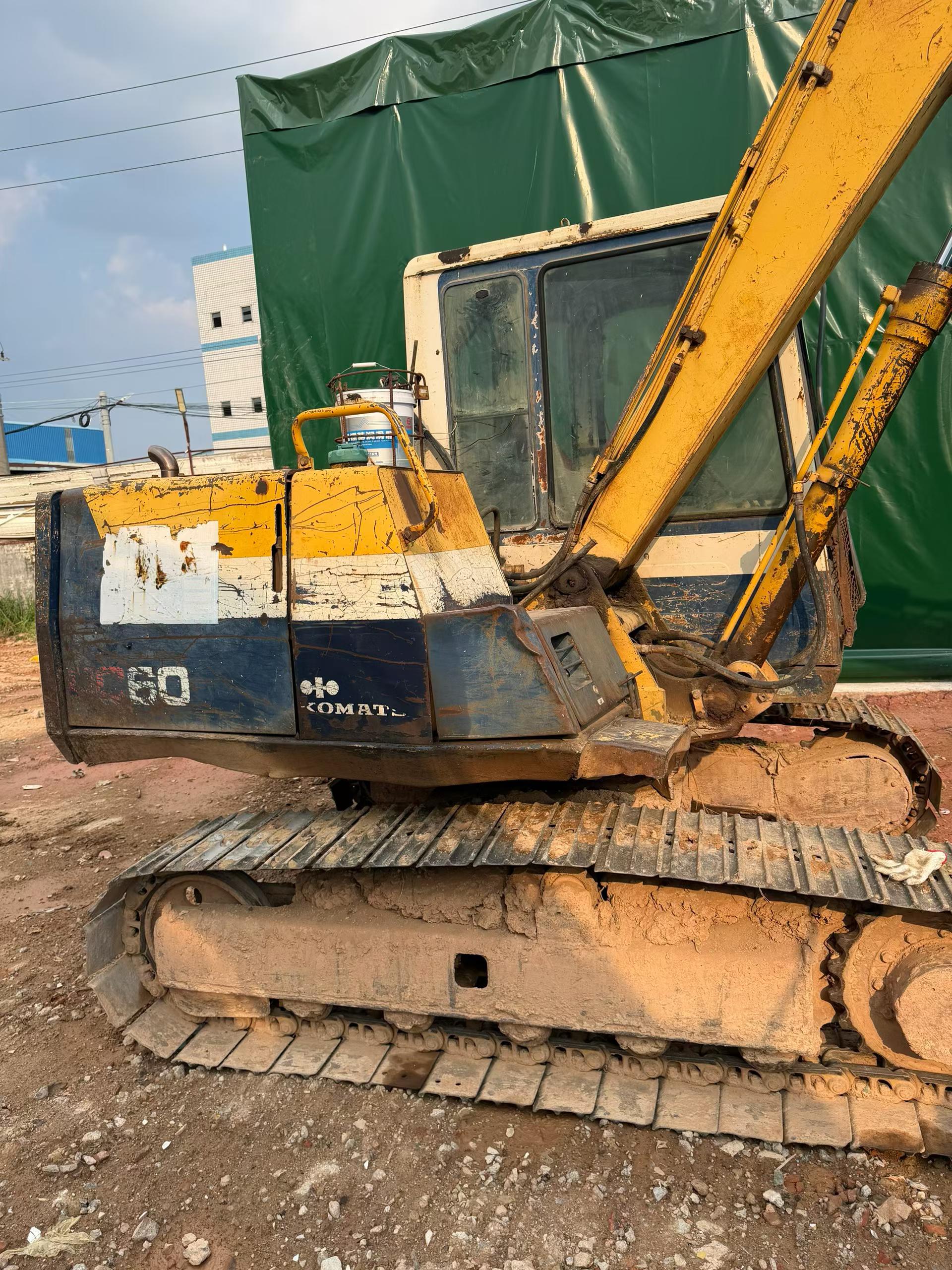 Buy Komatsu PC60-6 Used Excavator / 3 Buy Komatsu PC60-6 Used Excavator / 3