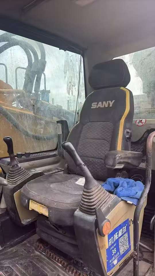 Compre Escavadeira Sany SY650H Usada / 2