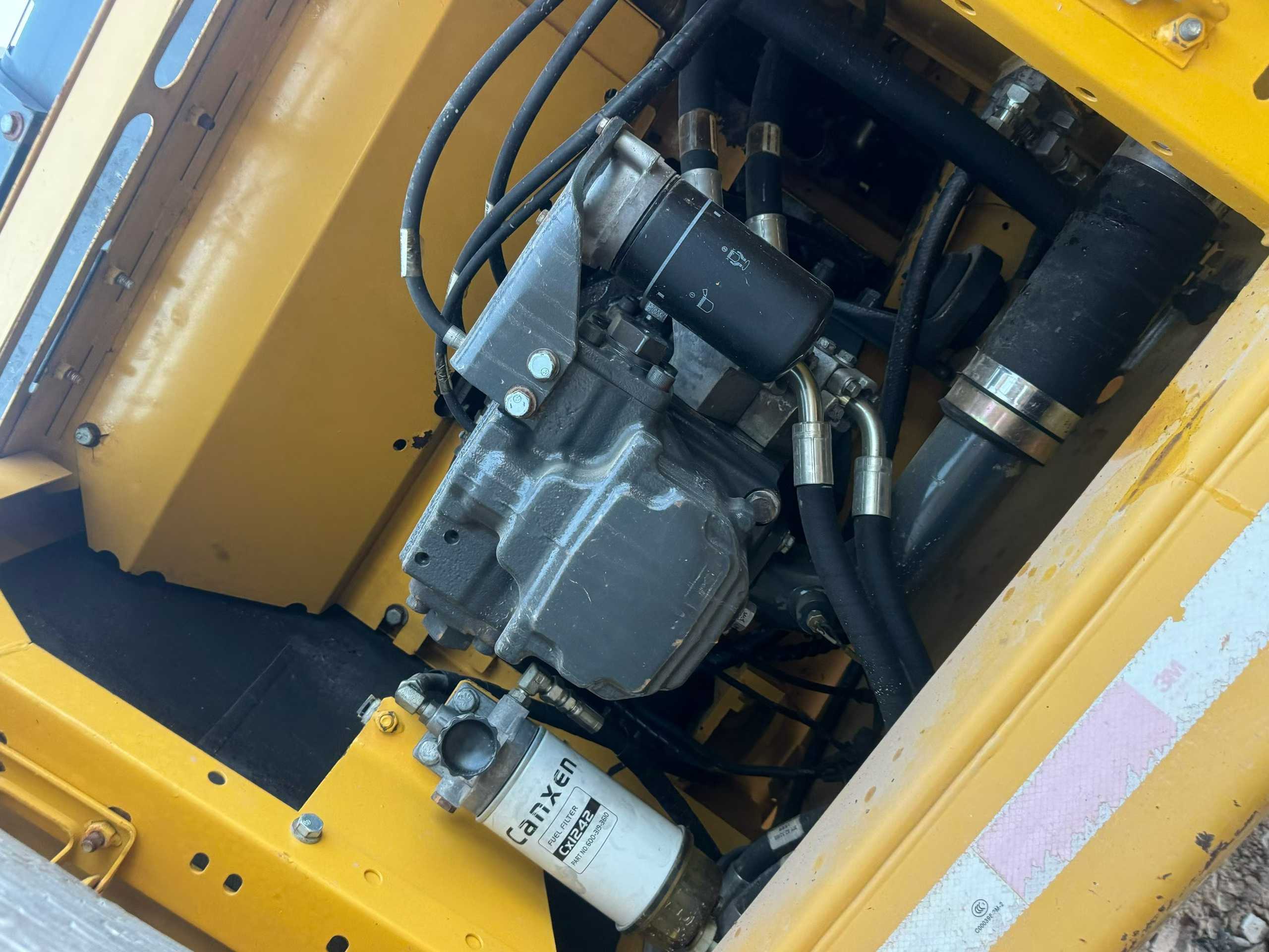 Compre Excavadora Komatsu PC220-8 Usada / 6