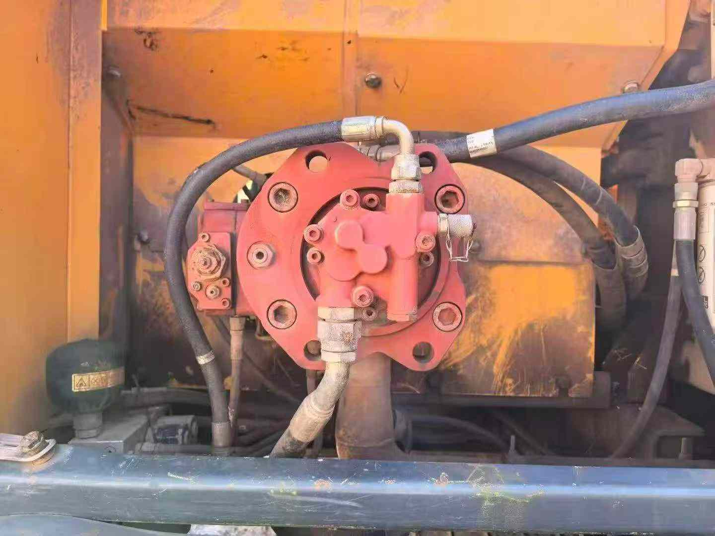 شراء حفارة Hyundai R215-9 مستعملة / 4