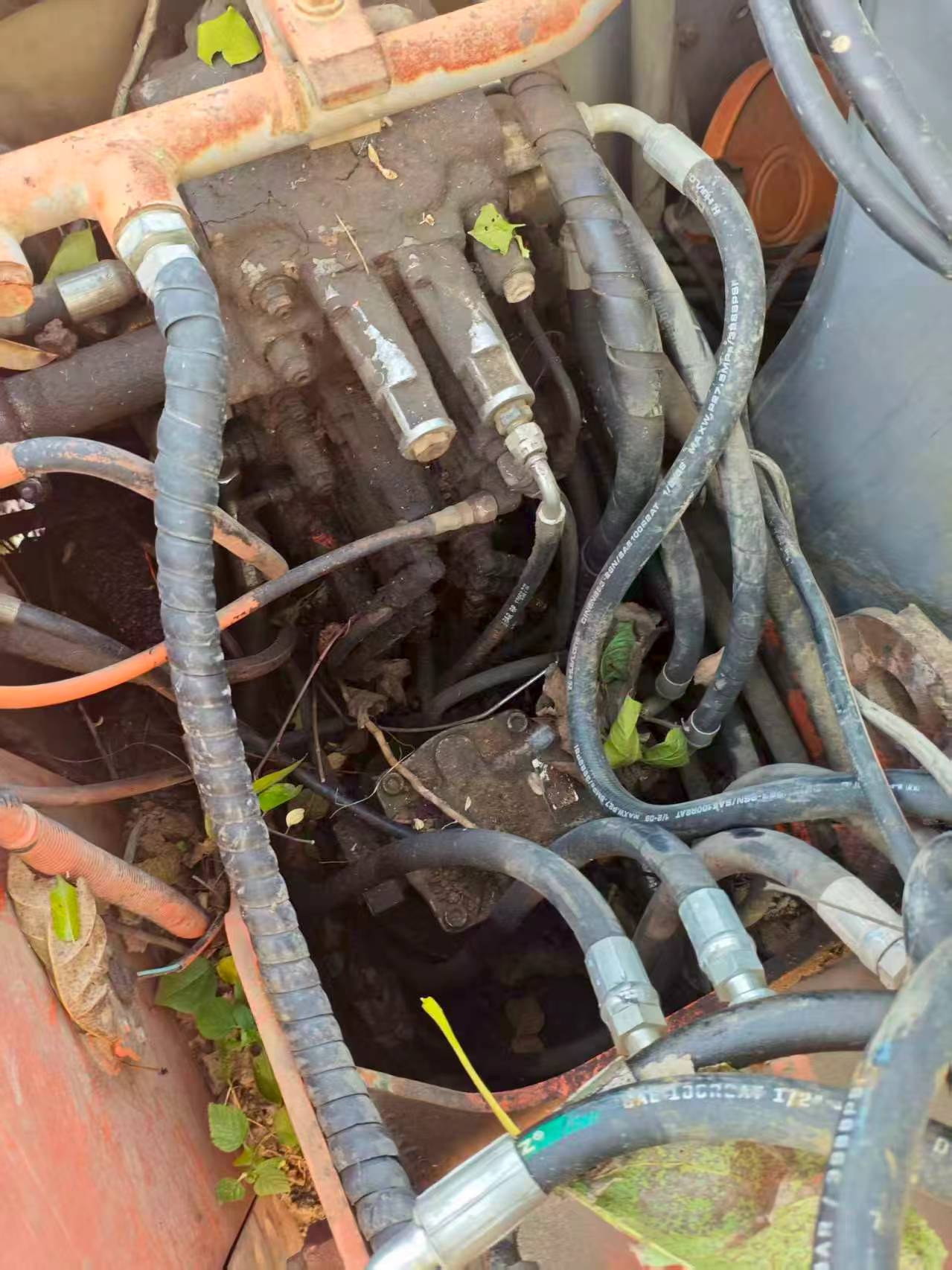 شراء حفارة Hitachi ZX70-6 مستعملة / 6