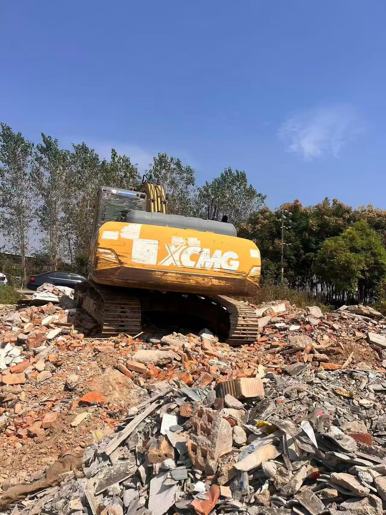 Buy XCMG XE200 Used Excavator / 1