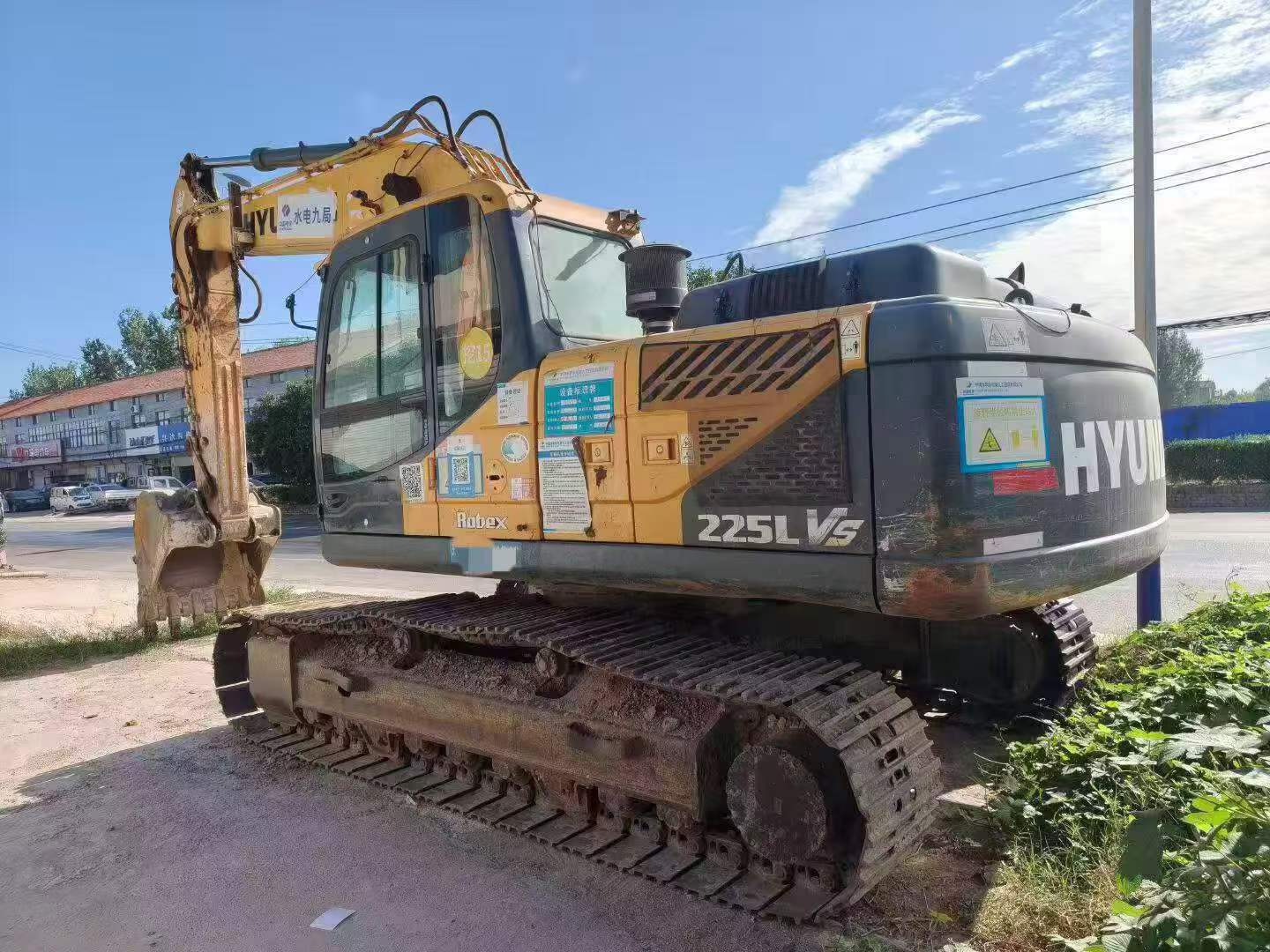 شراء حفارة Hyundai R225-7 مستعملة / 2