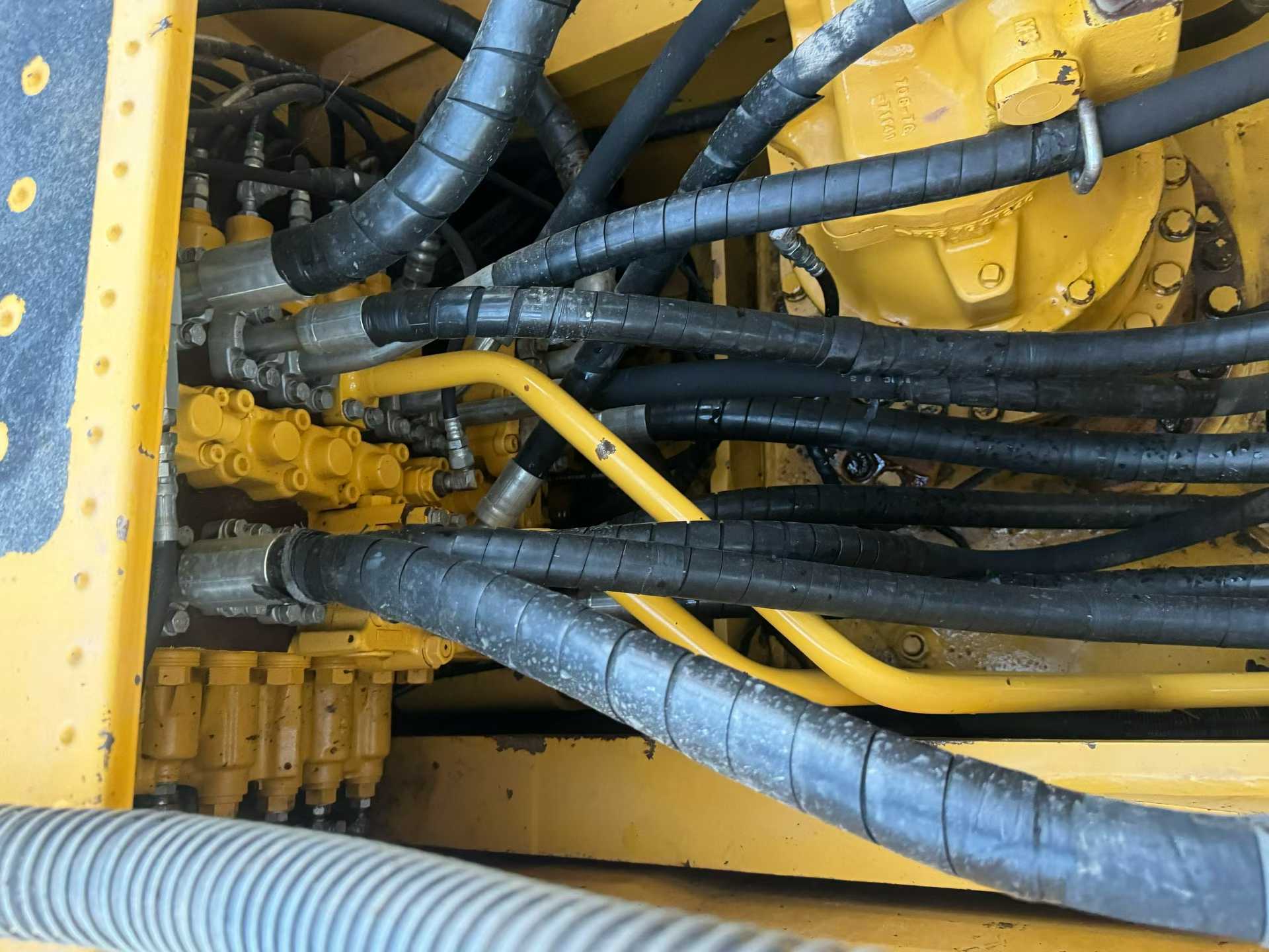 Compre Excavadora Komatsu PC220-8 Usada / 9