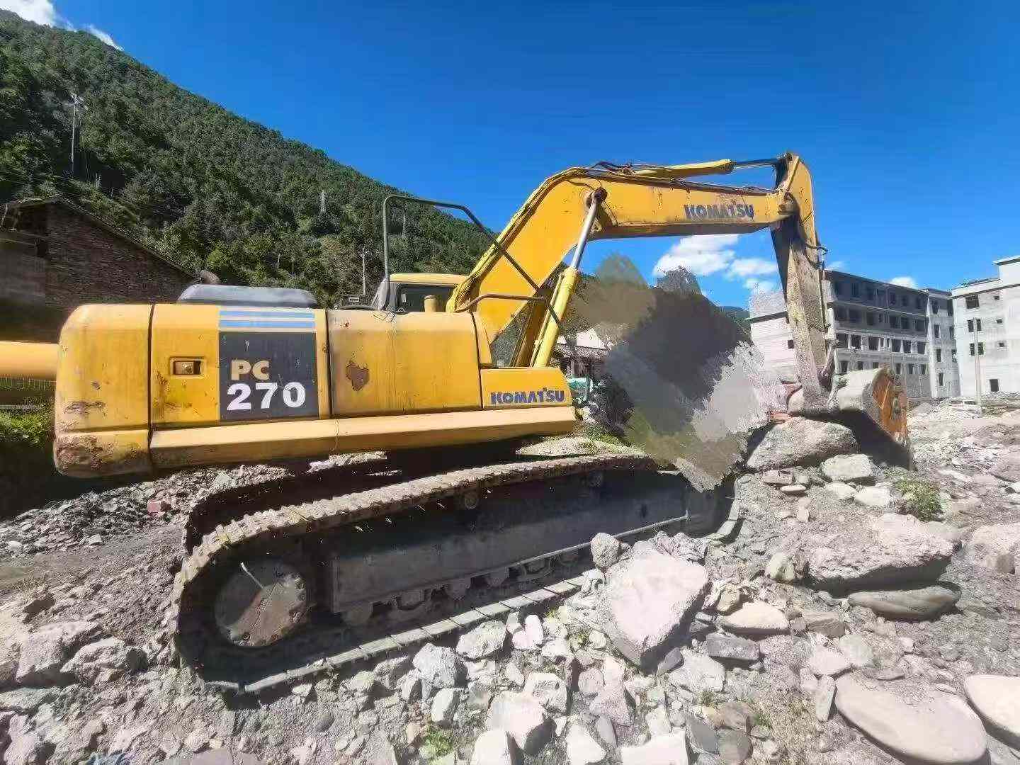 Buy Komatsu PC270-7 Used Excavator / 1