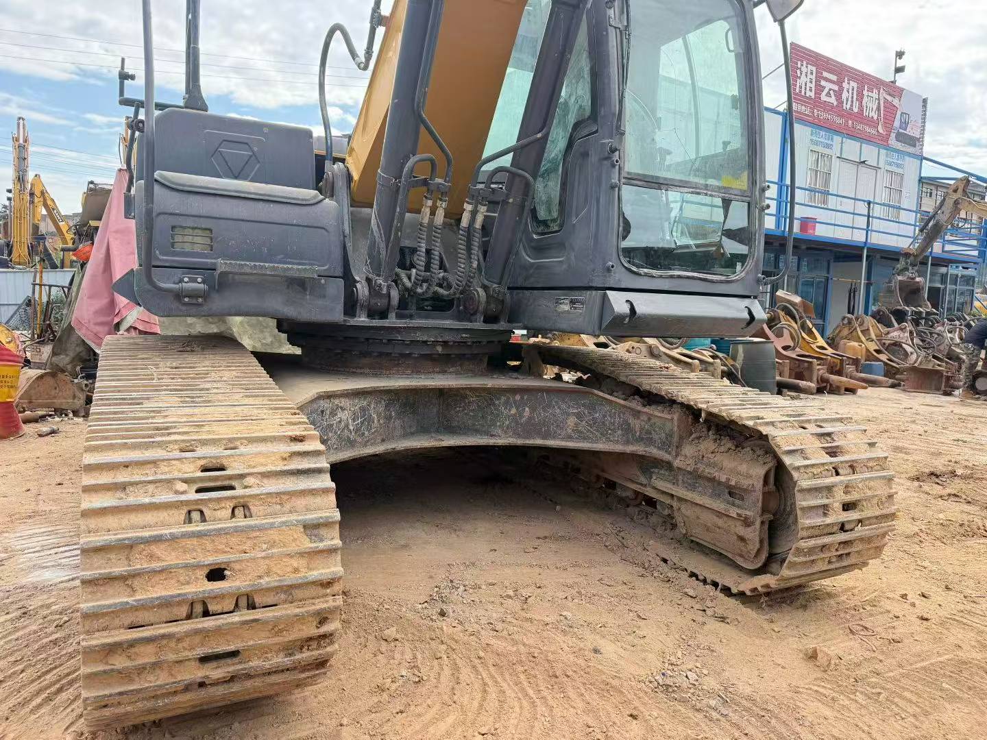 Compre Escavadeira XCMG XE225DK Usada / 6
