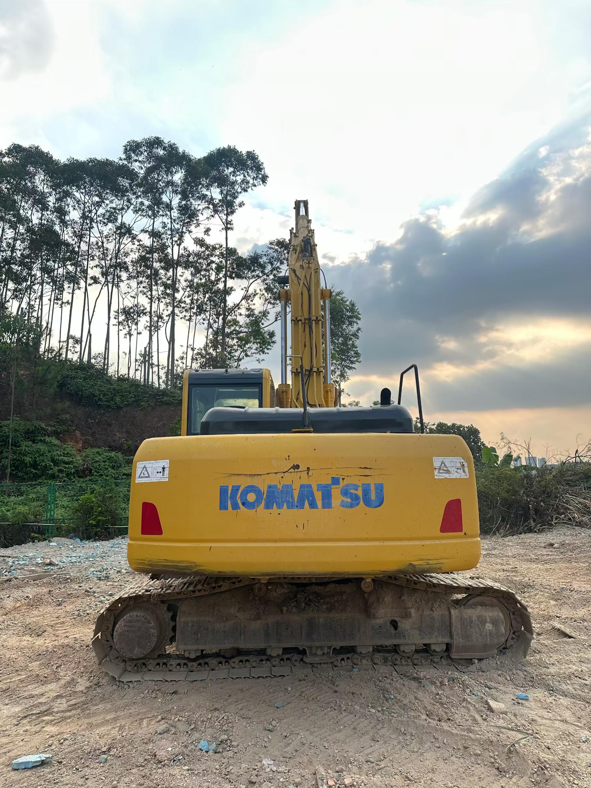 Купить Подержанный Экскаватор Komatsu HB205-1 / 9