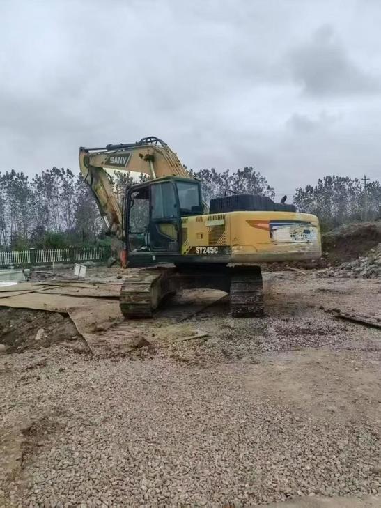 Buy Kobelco SK200 Used Excavator / 1