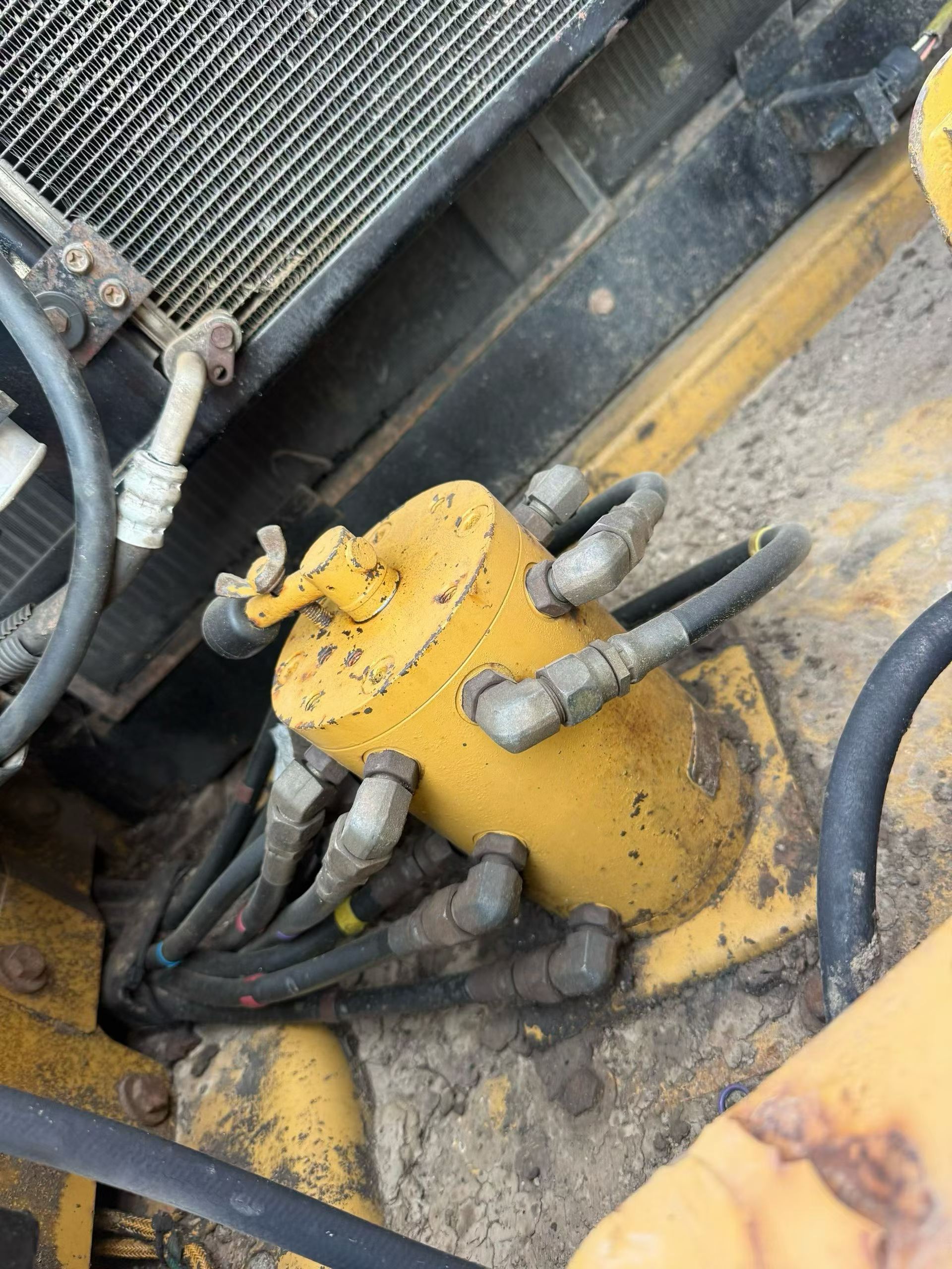 شراء حفارة Caterpillar 320D مستعملة / 7