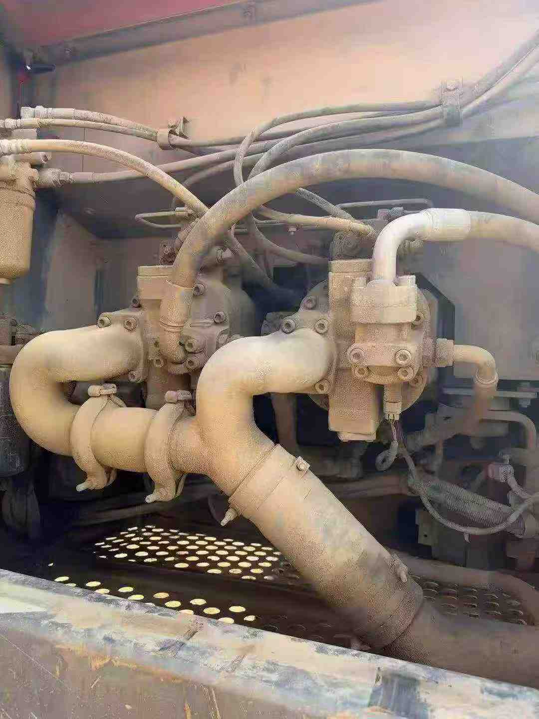 شراء حفارة Hitachi ZX300-5A مستعملة / 4