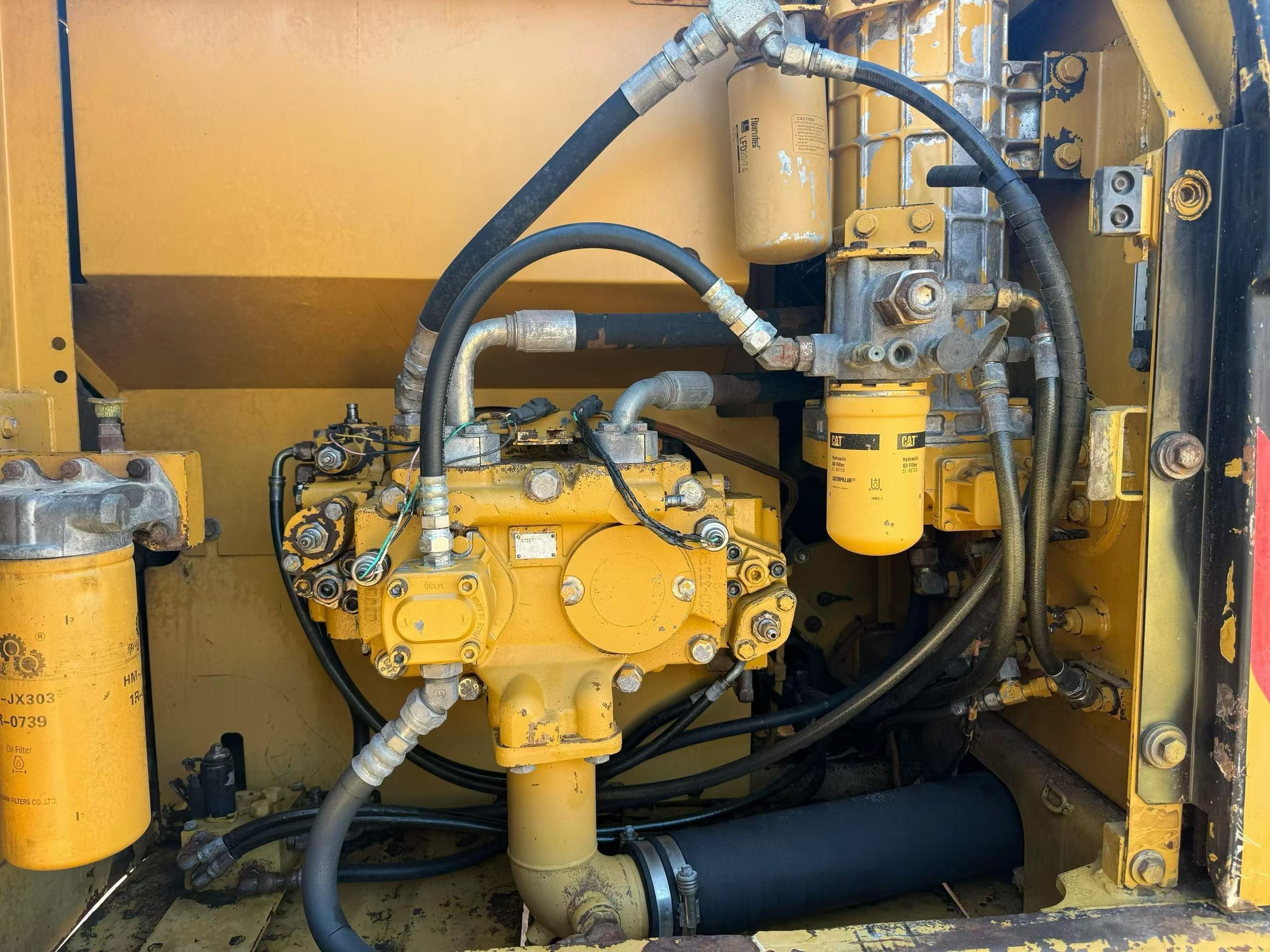 شراء حفارة Caterpillar 320D مستعملة / 5