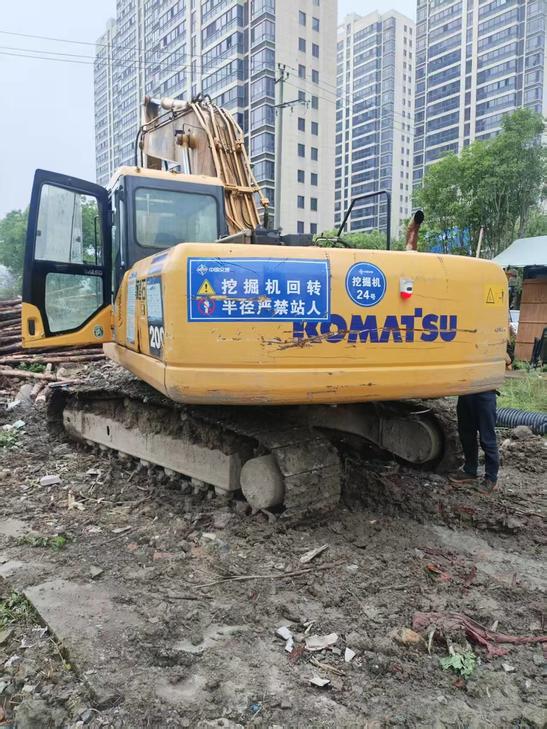 Buy Komatsu PC200 Used Excavator / 1