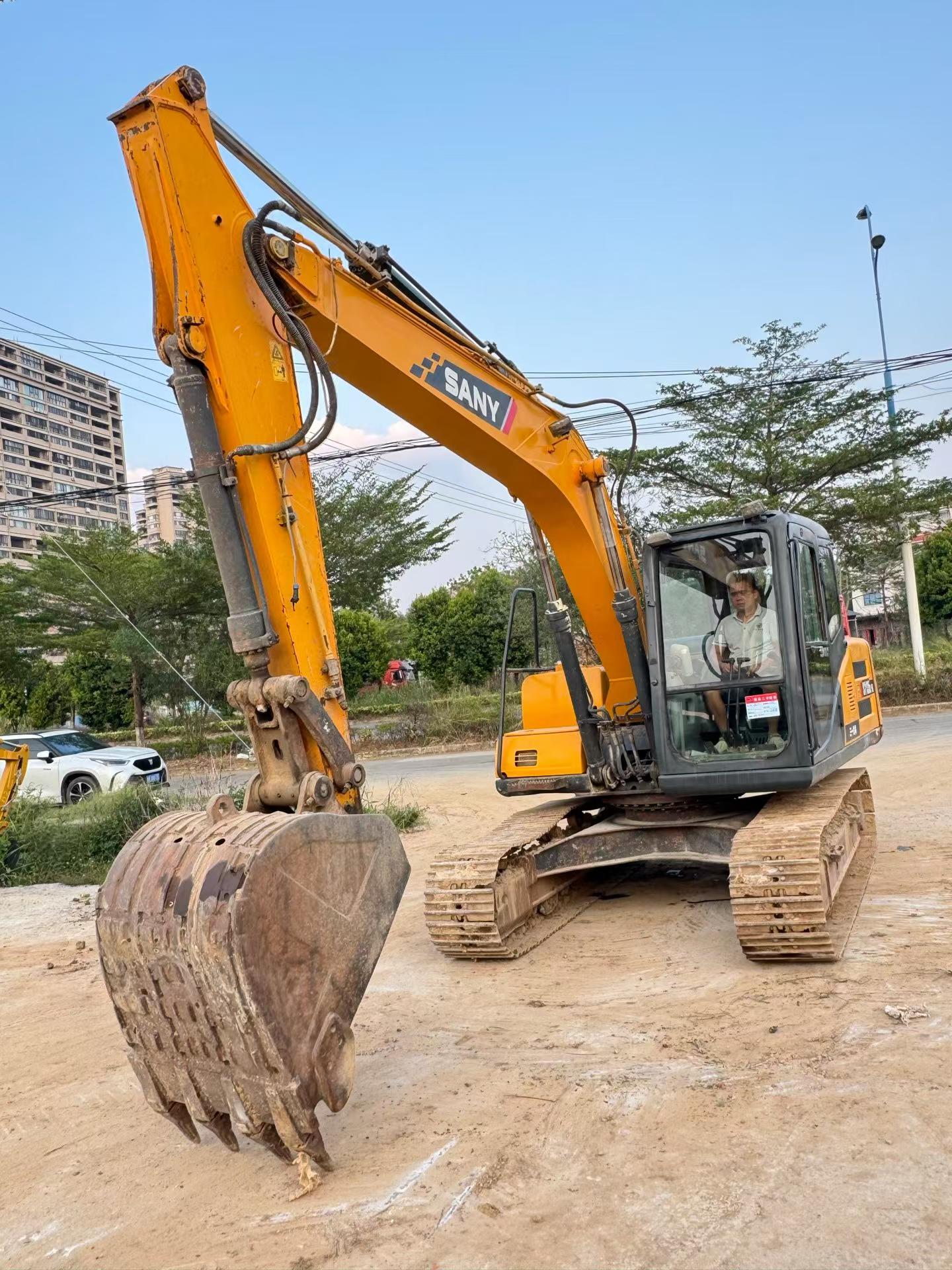 Buy Sany SY135 Used Excavator / 6 Buy Sany SY135 Used Excavator / 6