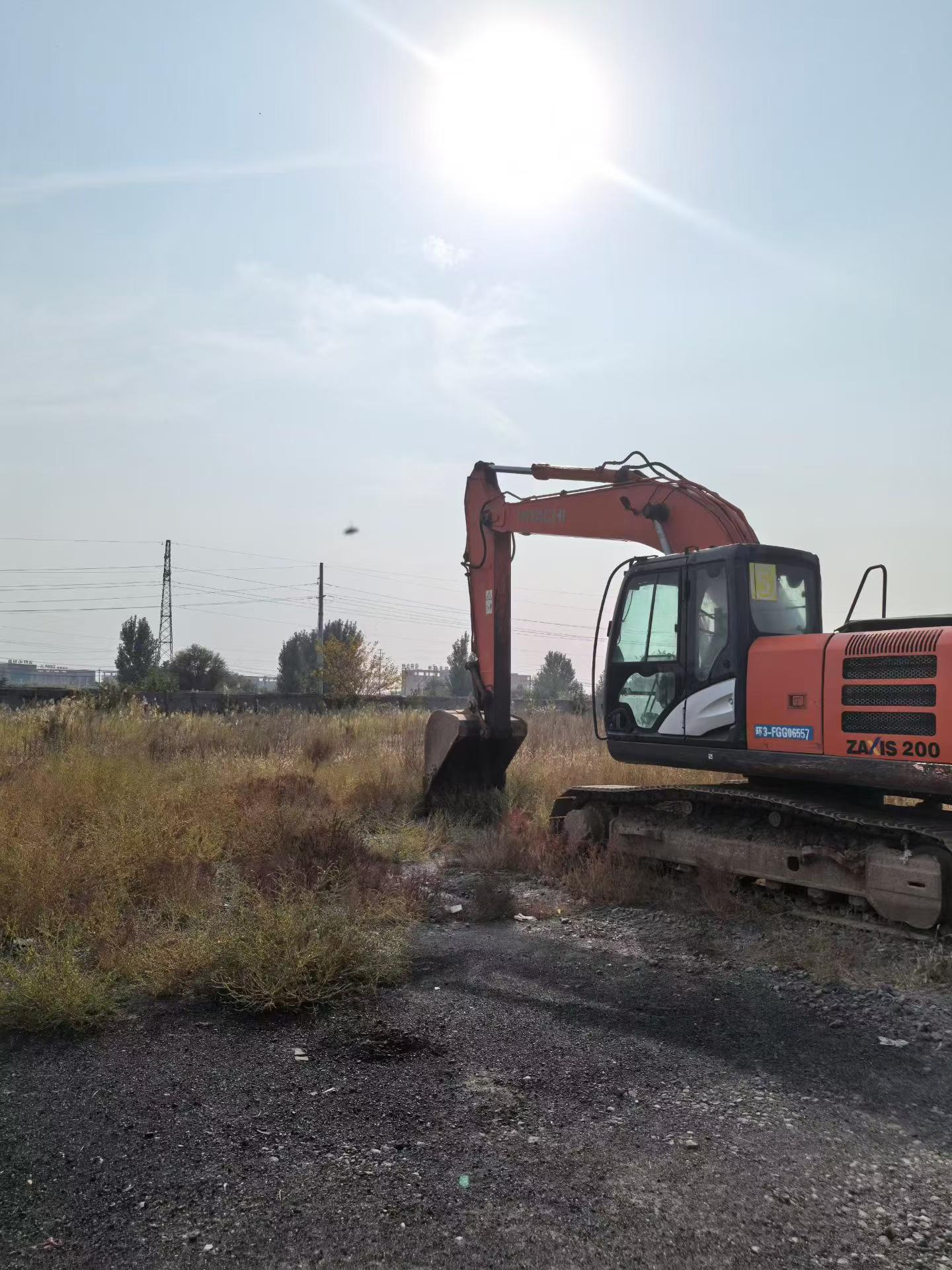 Buy Hitachi EX200 Used Excavator / 1