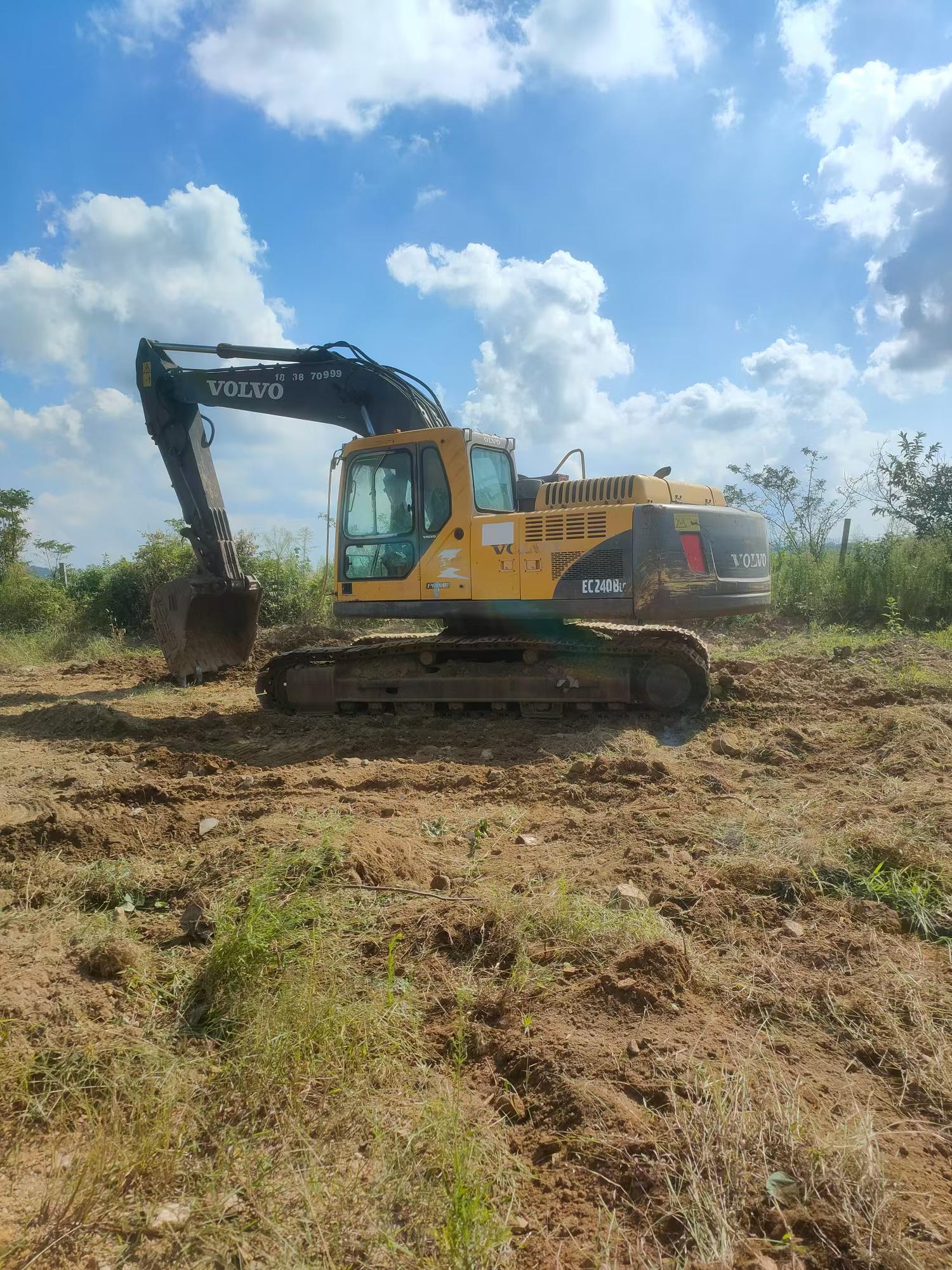 Buy Volvo EC210B Used Excavator / 1