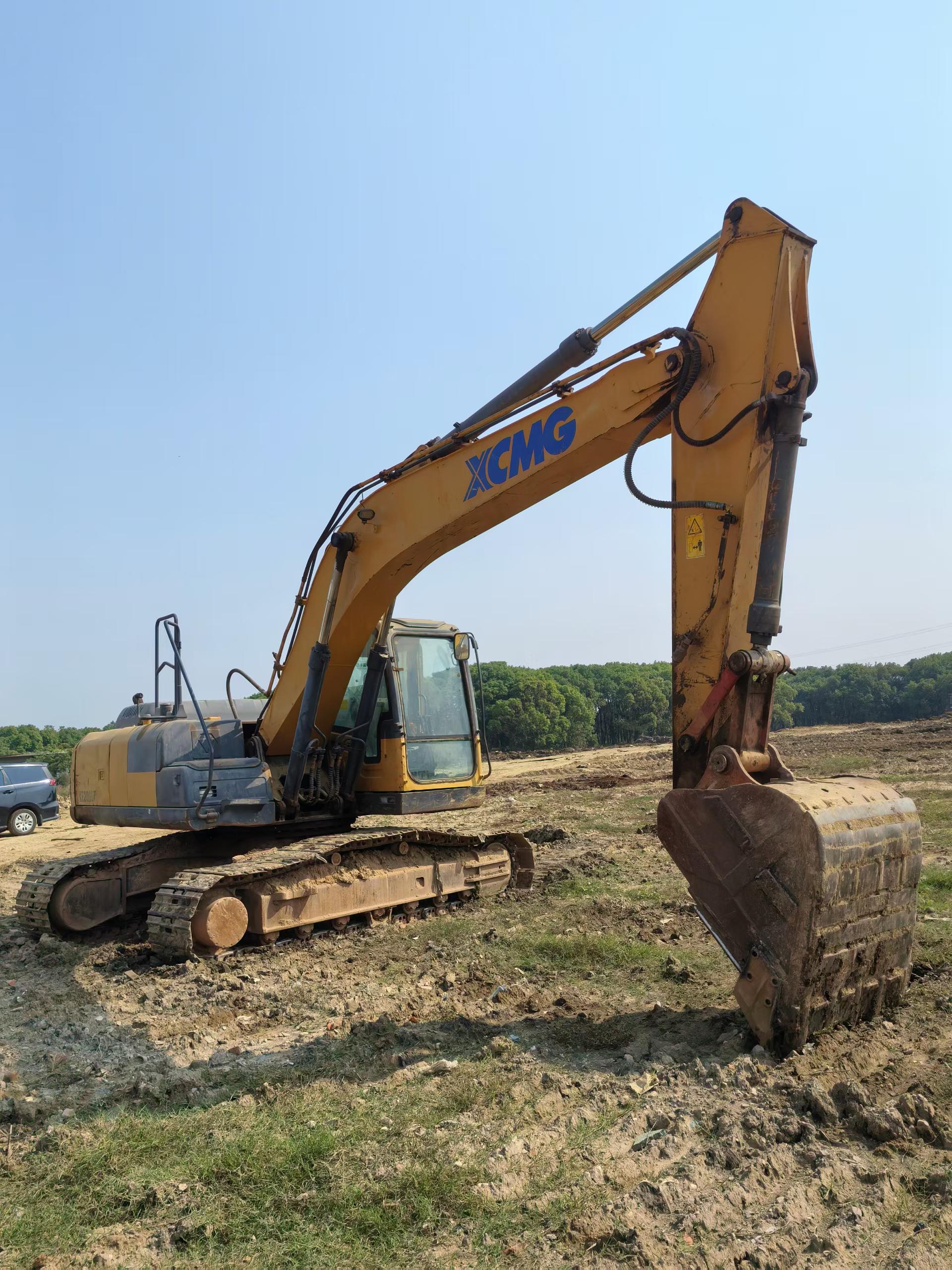 Buy XCMG XE200DA Used Excavator / 2 Buy XCMG XE200DA Used Excavator / 2