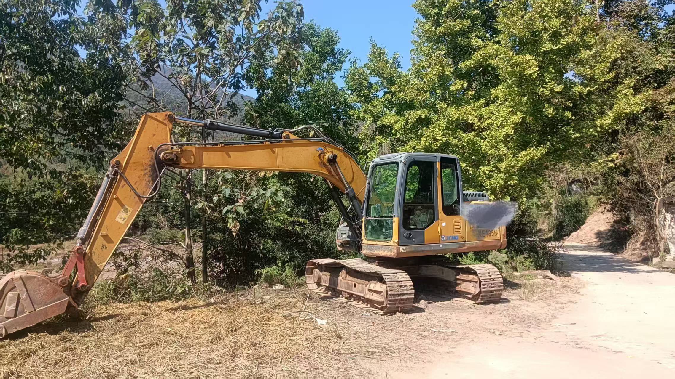 Buy XCMG XE135B Used Excavator / 8 Buy XCMG XE135B Used Excavator / 8