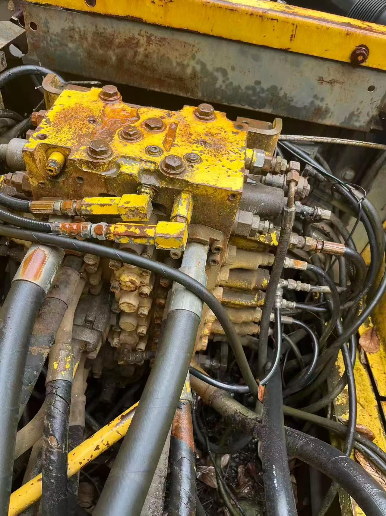 Buy Komatsu PC220-7 Used Excavator / 4 Buy Komatsu PC220-7 Used Excavator / 4