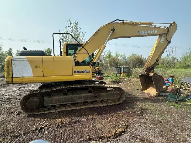 Buy Komatsu PC200-8 Used Excavator / 1