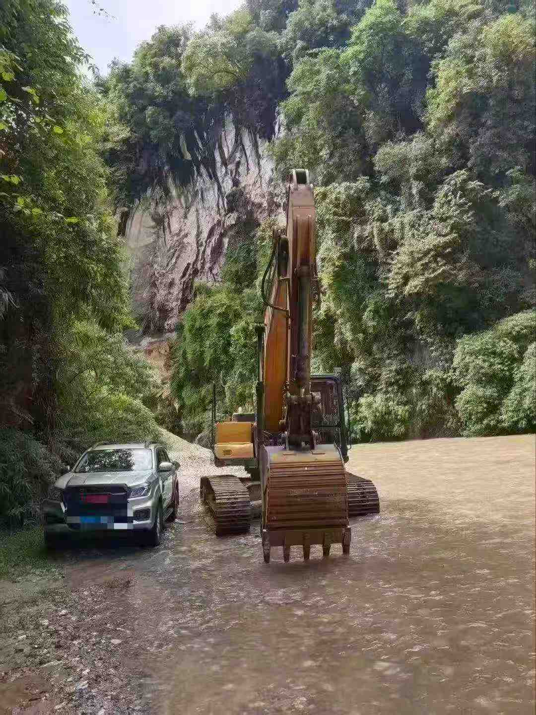 Buy Sany SY215C Used Excavator / 2