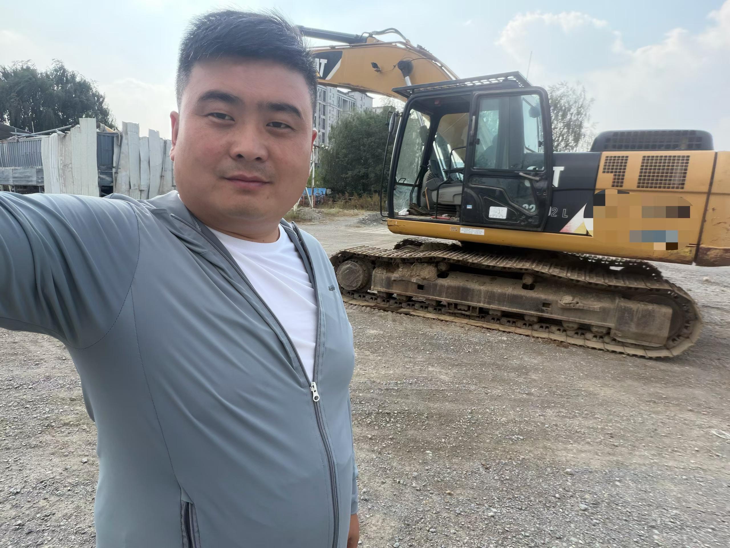 Buy Caterpillar 323 Used Excavator / 1
