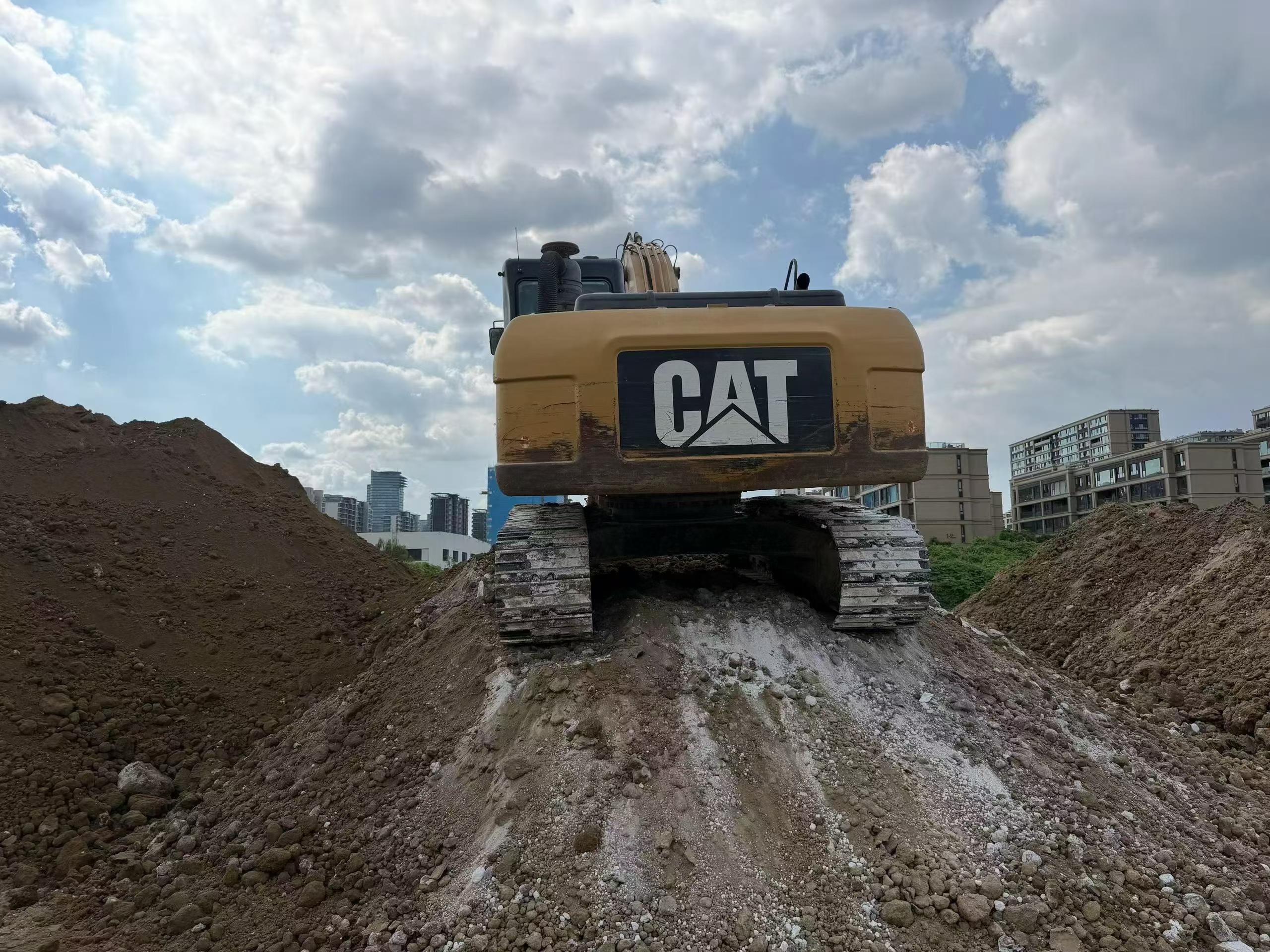Buy Caterpillar 320D Used Excavator / 1