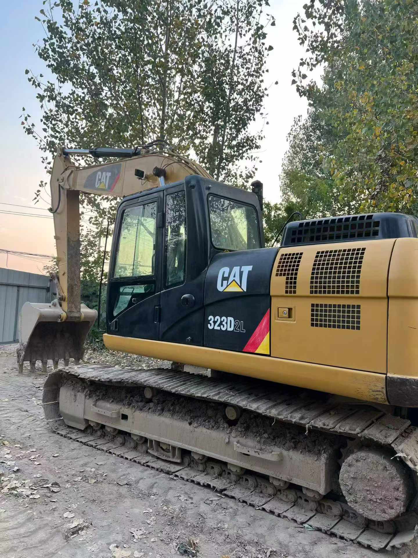 Buy Caterpillar 323 Used Excavator / 2 Buy Caterpillar 323 Used Excavator / 2