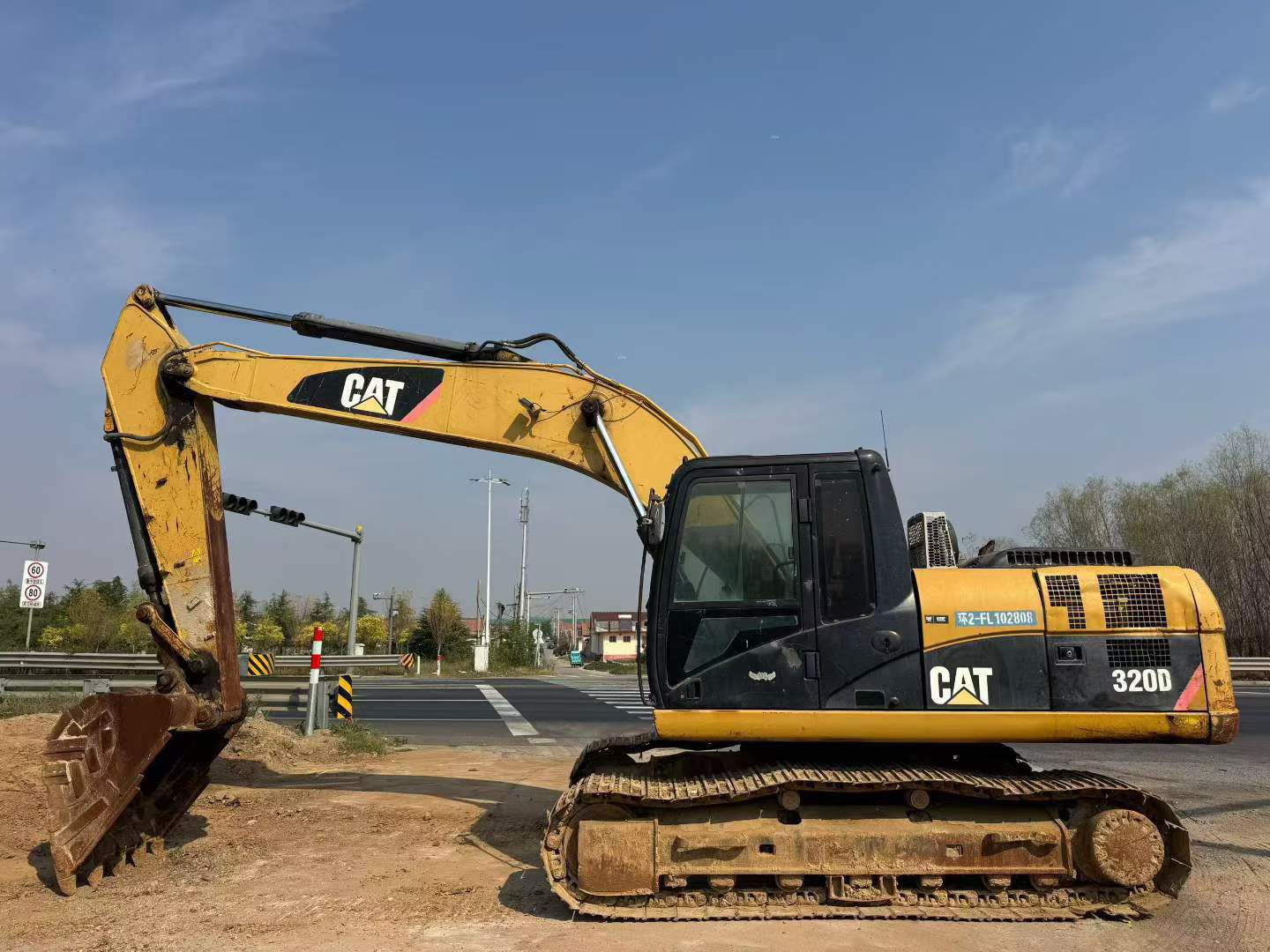 Buy Caterpillar 320D Used Excavator / 1