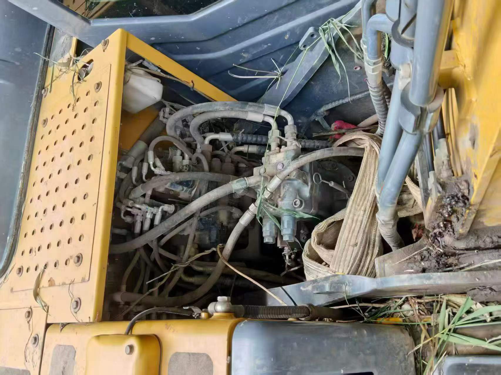 Buy XCMG XE135B Used Excavator / 4