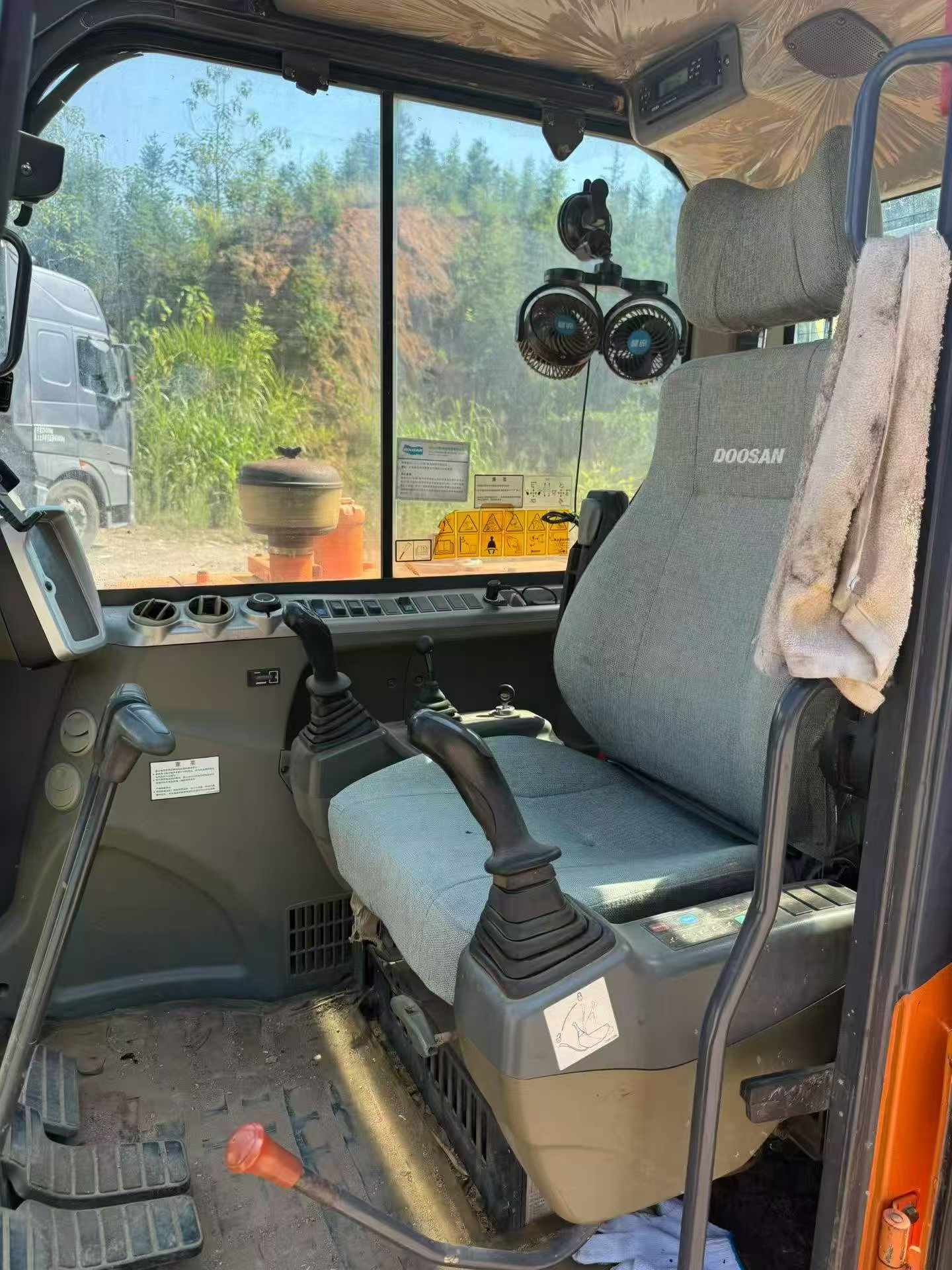 Compre Excavadora Doosan DH60 Usada / 9