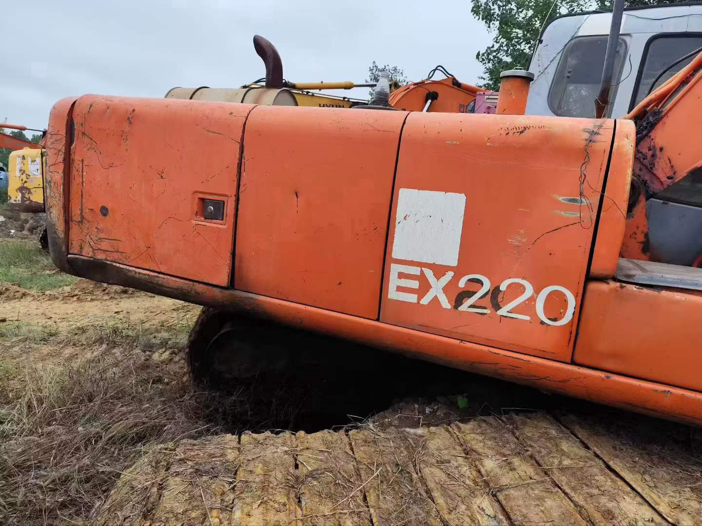 Buy Hitachi EX200-5 Used Excavator / 6 Buy Hitachi EX200-5 Used Excavator / 6