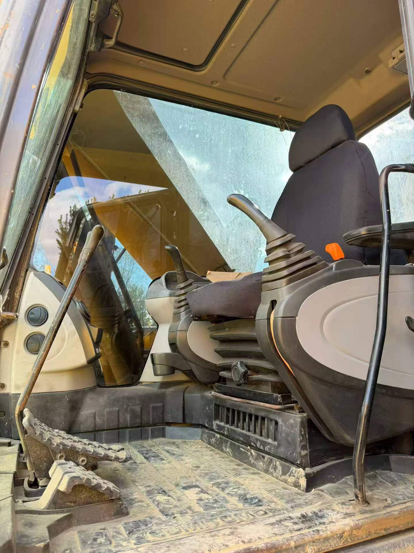 Buy Sumitomo SH210-5 Used Excavator / 9 Buy Sumitomo SH210-5 Used Excavator / 9