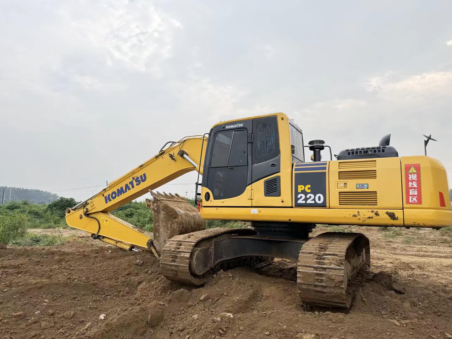 Buy Komatsu PC220 Used Excavator / 3 Buy Komatsu PC220 Used Excavator / 3