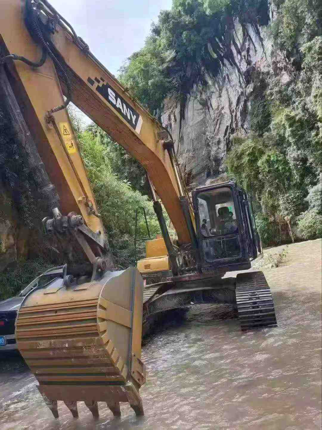 Buy Sany SY215C Used Excavator / 3