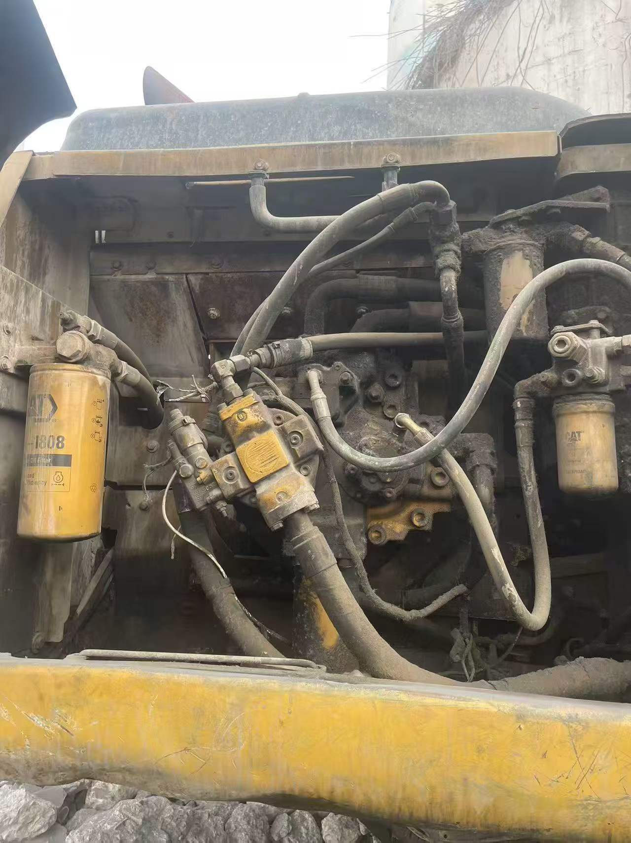 شراء حفارة Caterpillar 330B مستعملة / 3