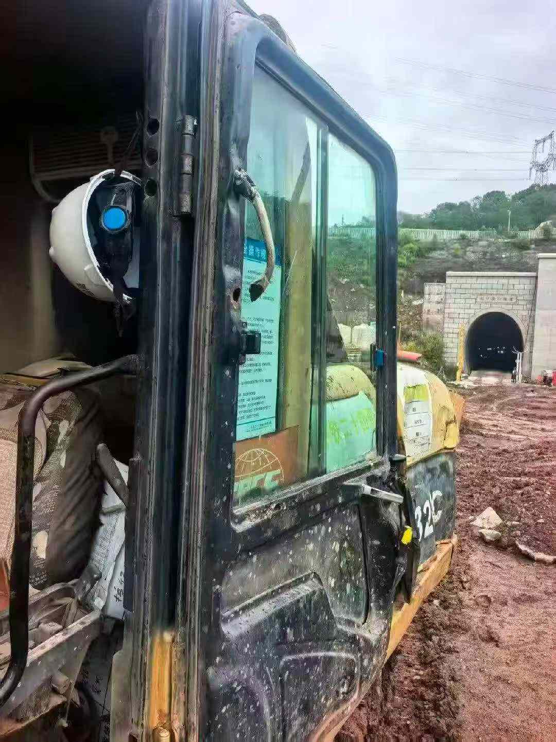 Buy Caterpillar 320C Used Excavator / 2 Buy Caterpillar 320C Used Excavator / 2