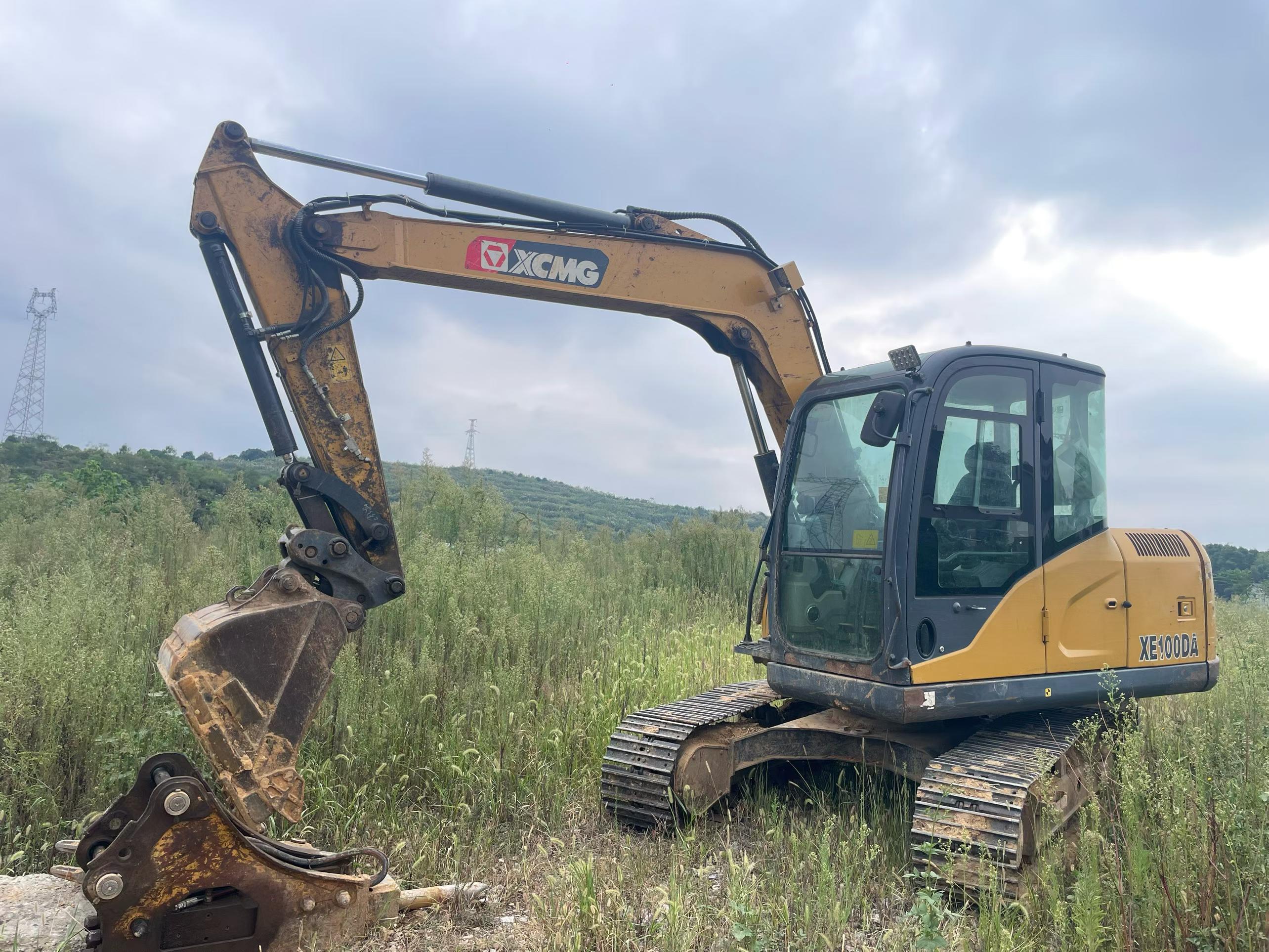 شراء حفارة XCMG XE75C مستعملة / 9